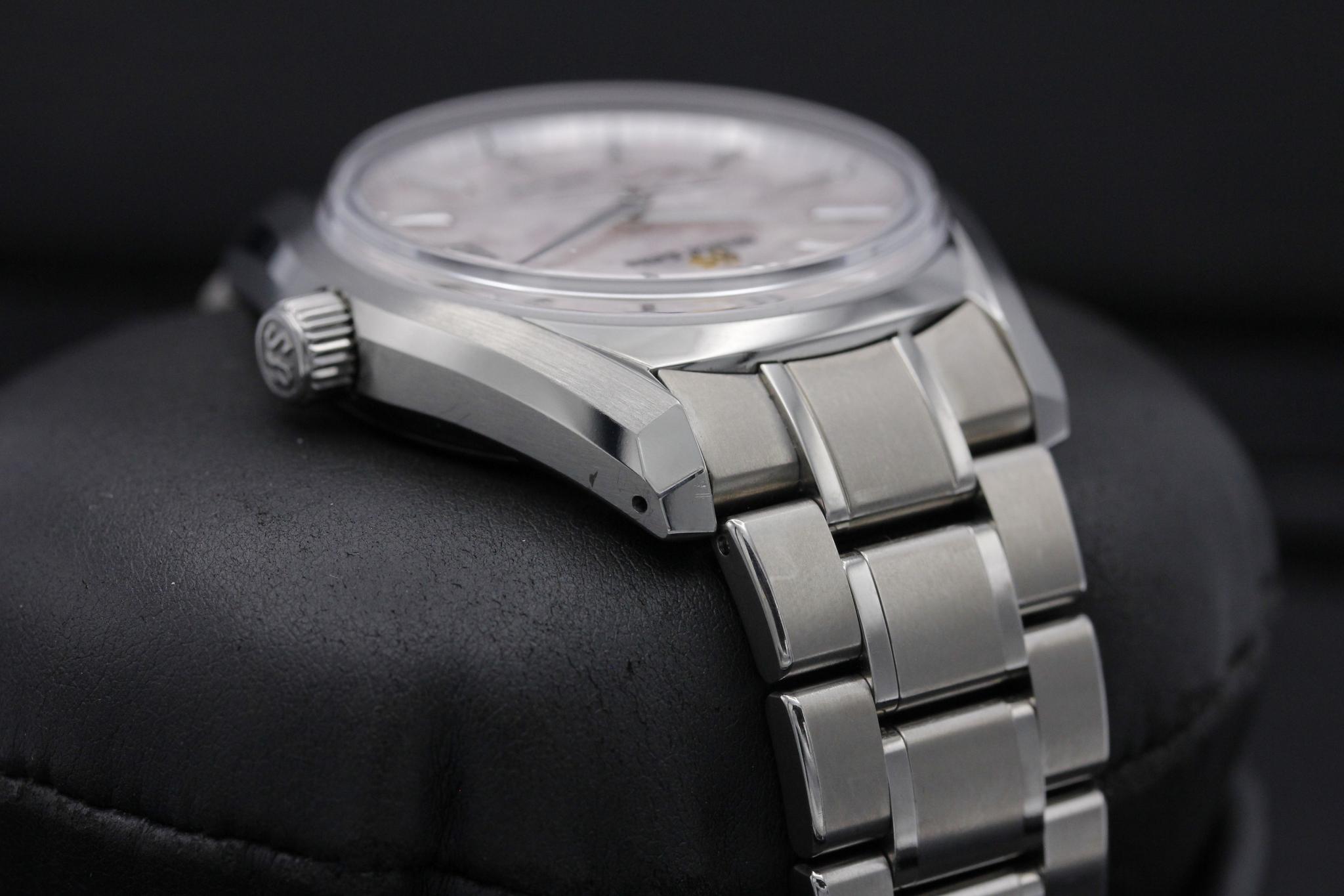 Watch Image 4