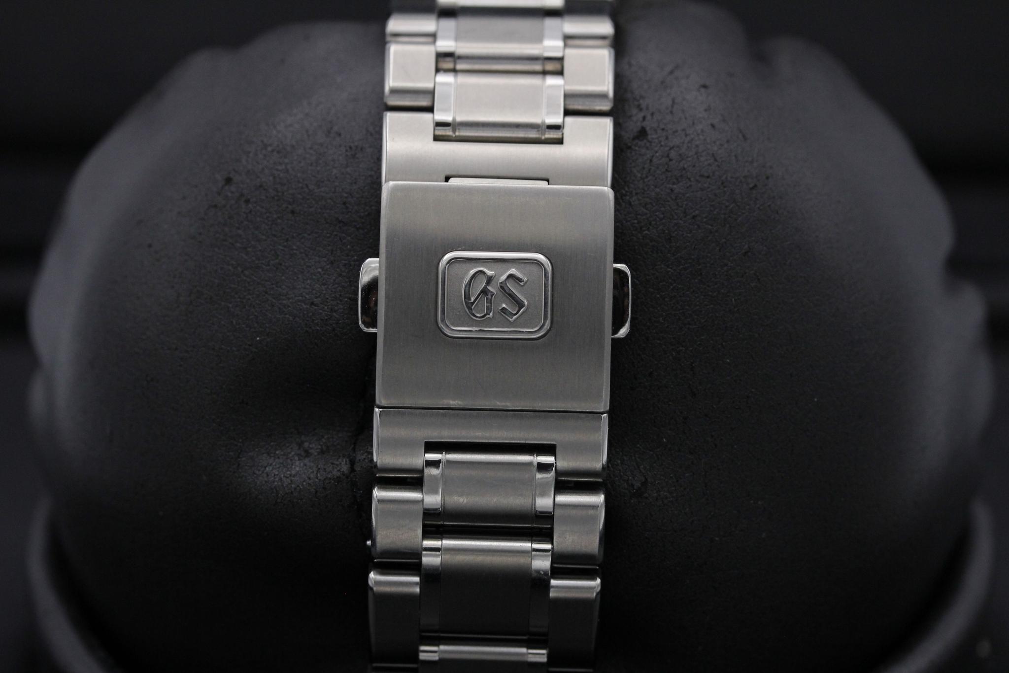 Watch Image 8