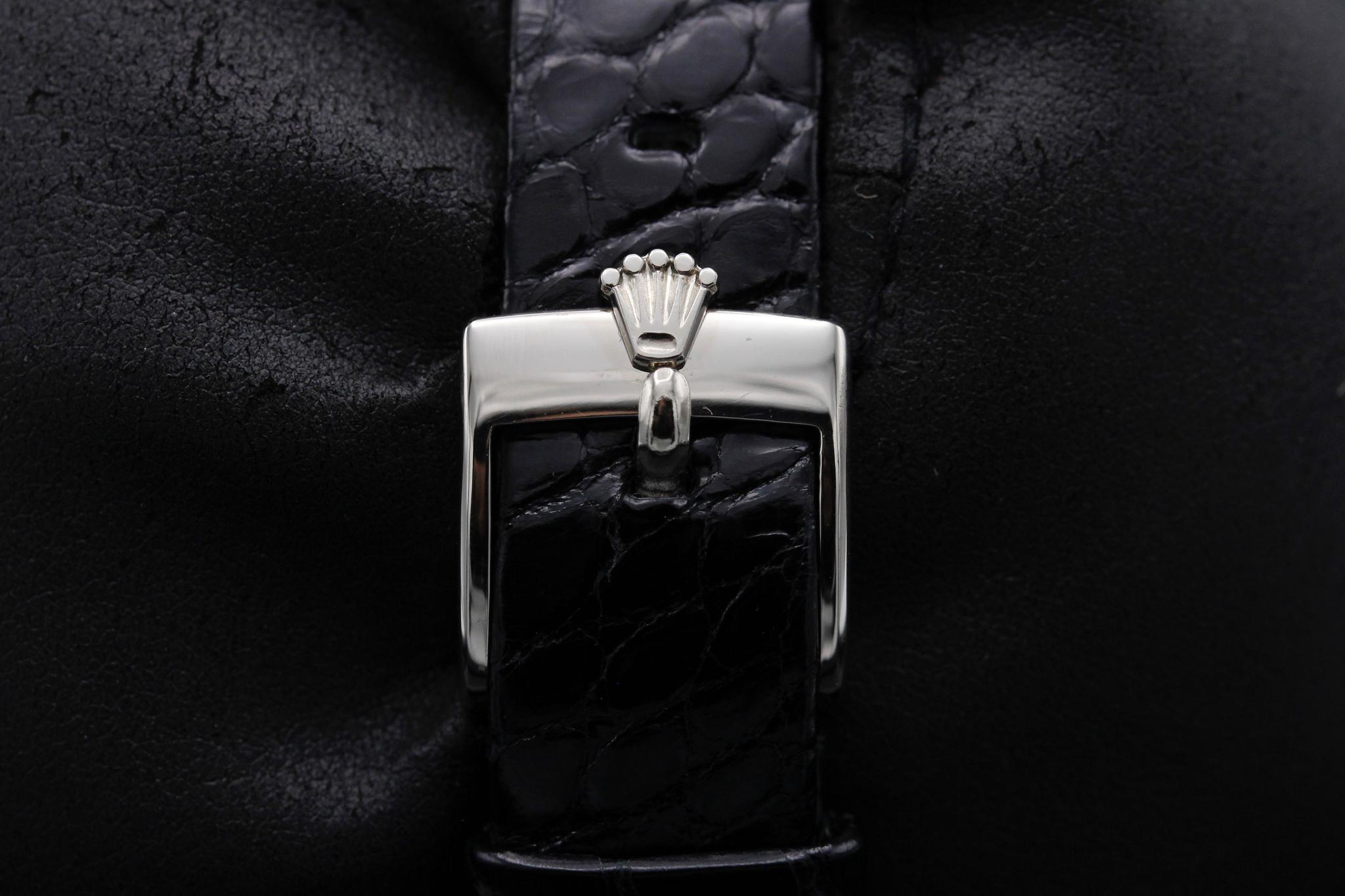 Watch Image 10