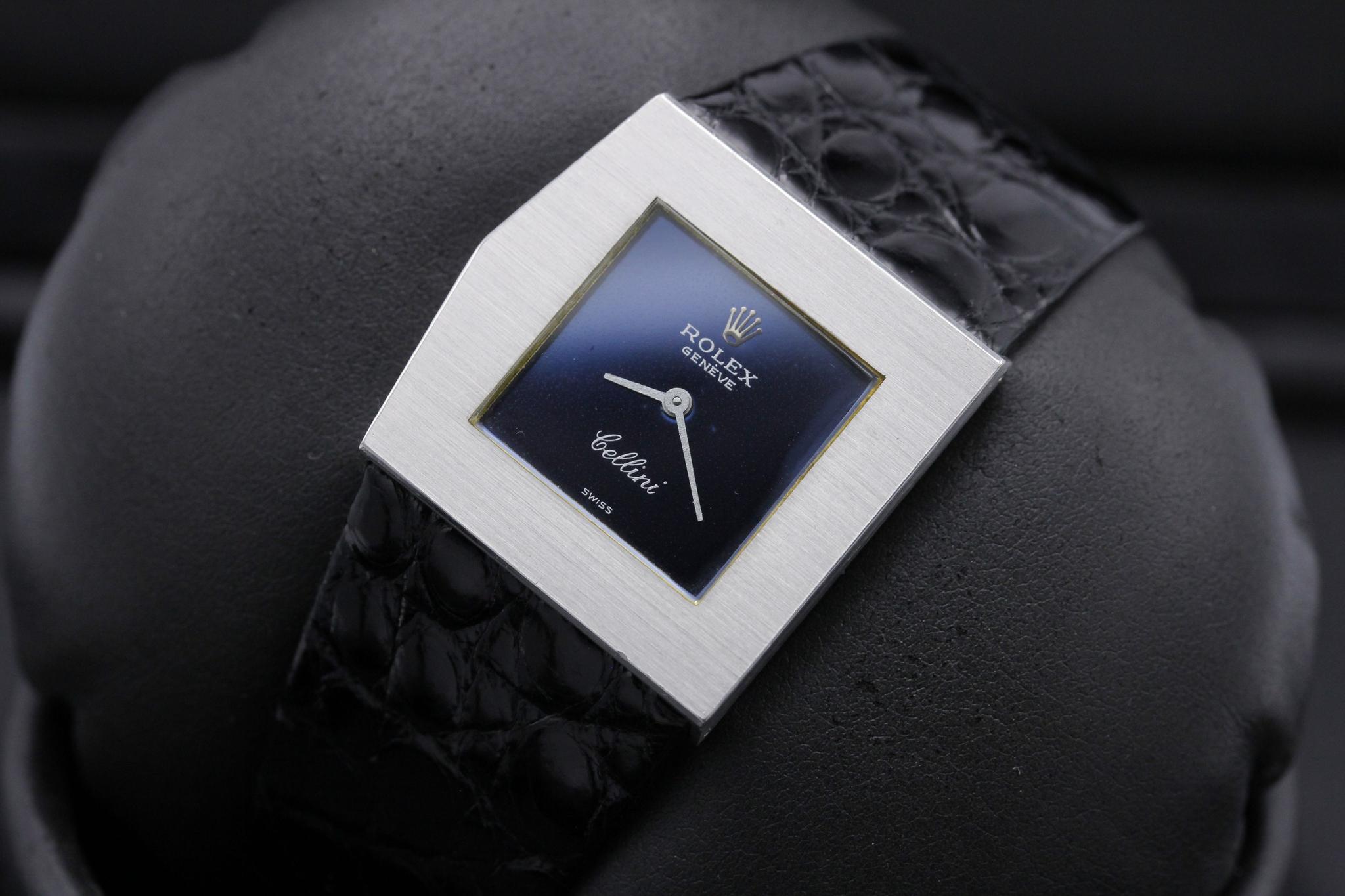 Watch Image 13