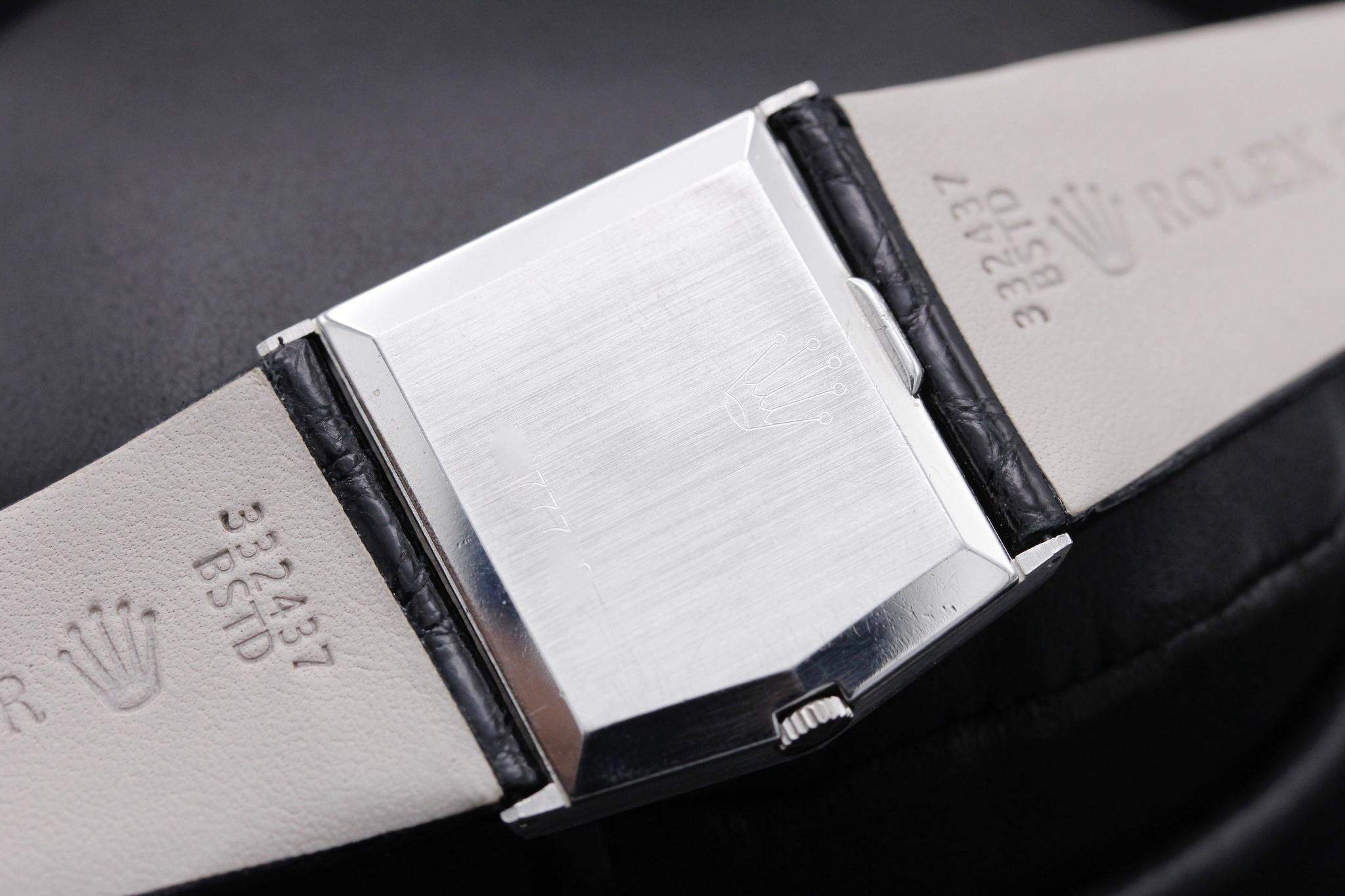 Watch Image 9