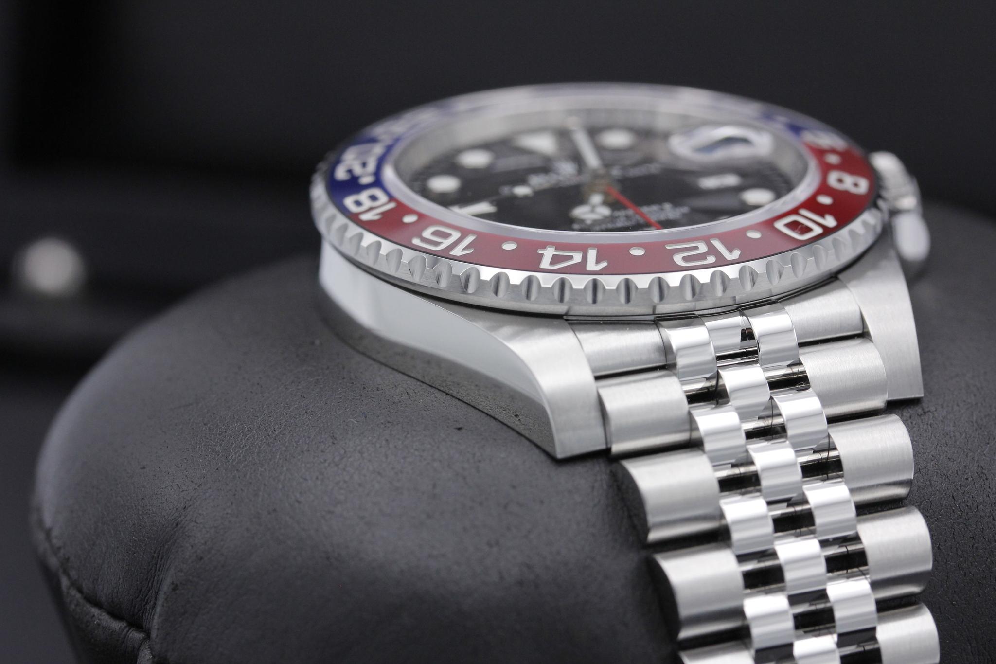 Watch Image 6