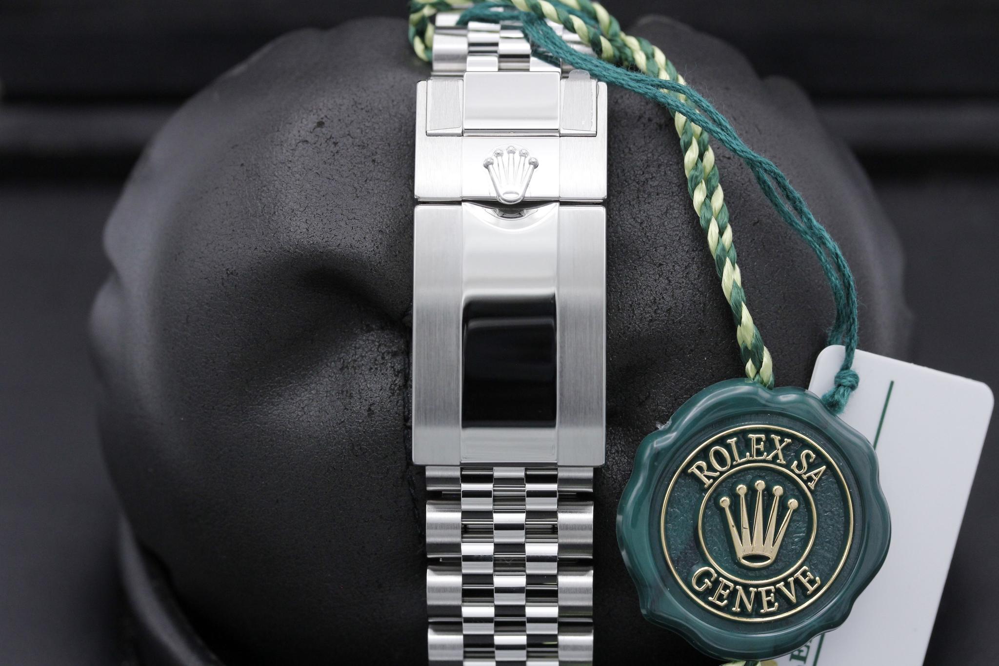 Watch Image 8