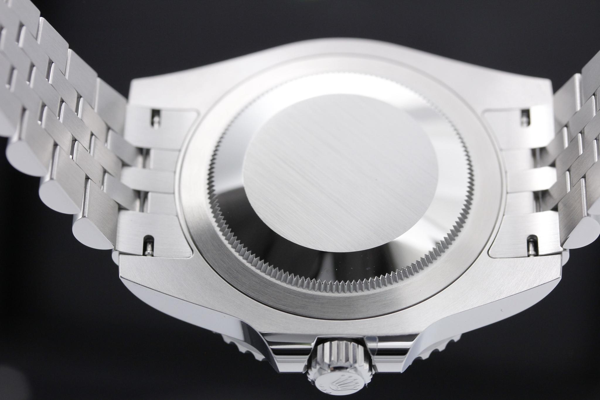Watch Image 7