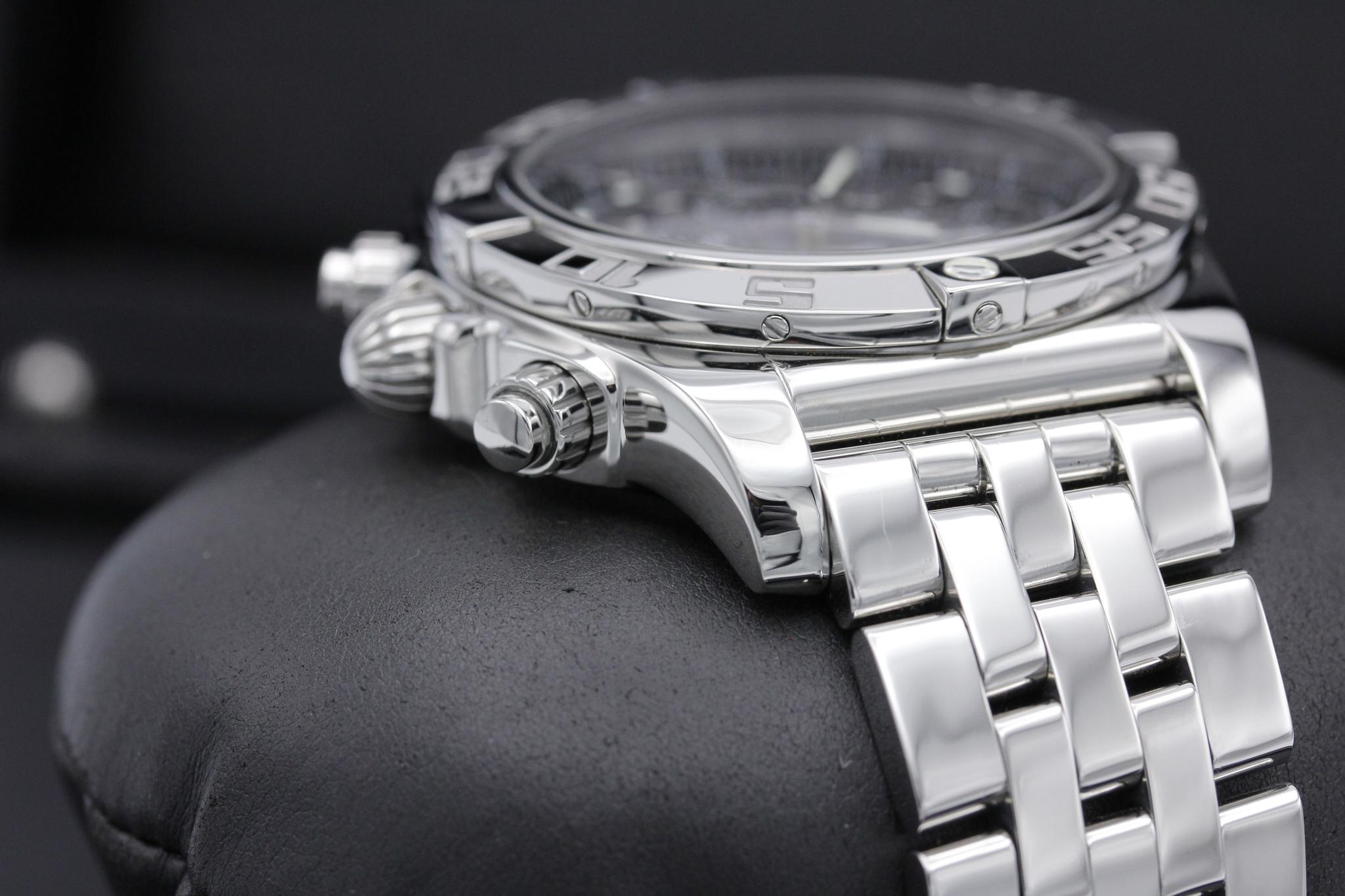 Watch Image 4