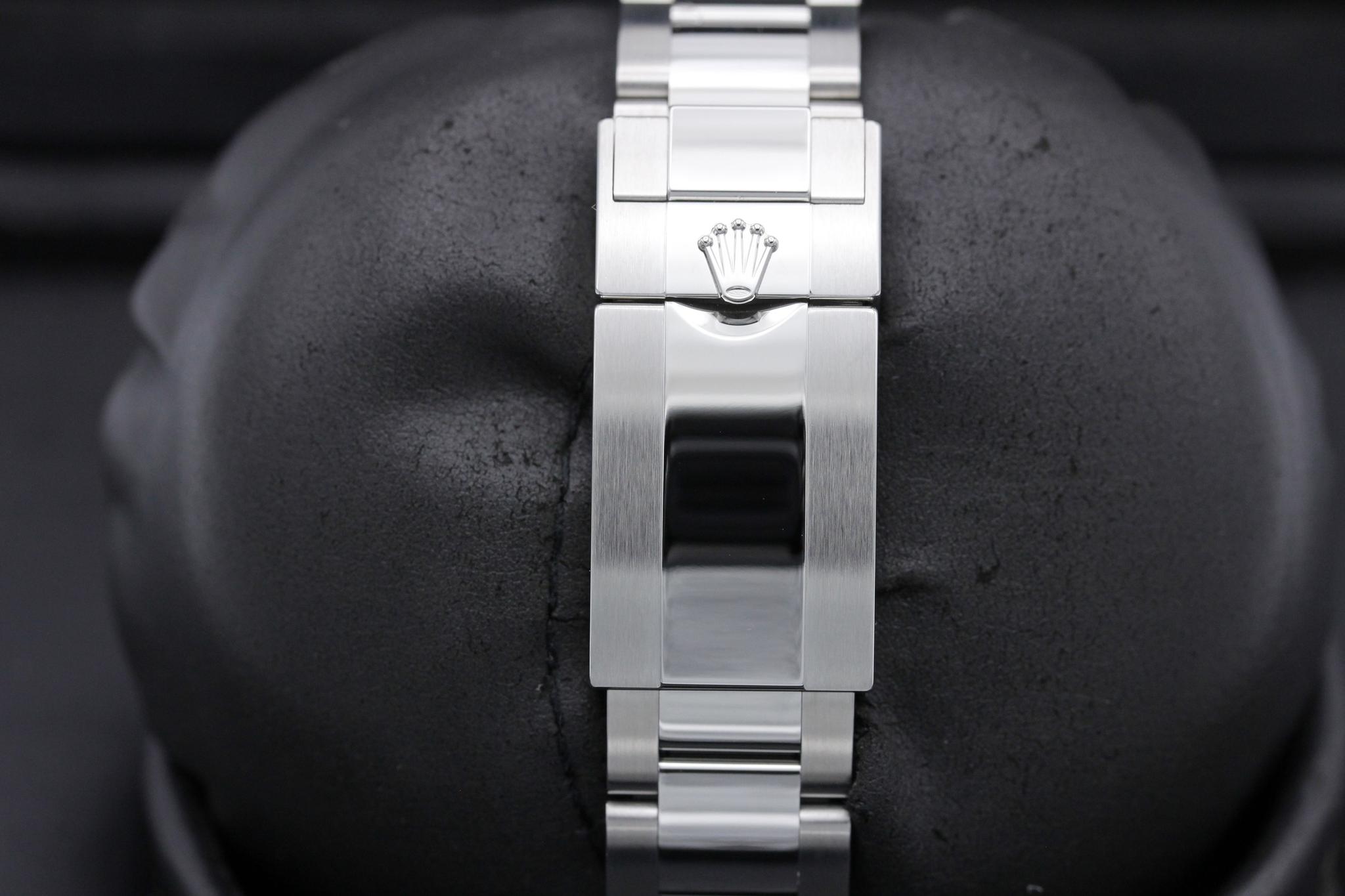 Watch Image 8