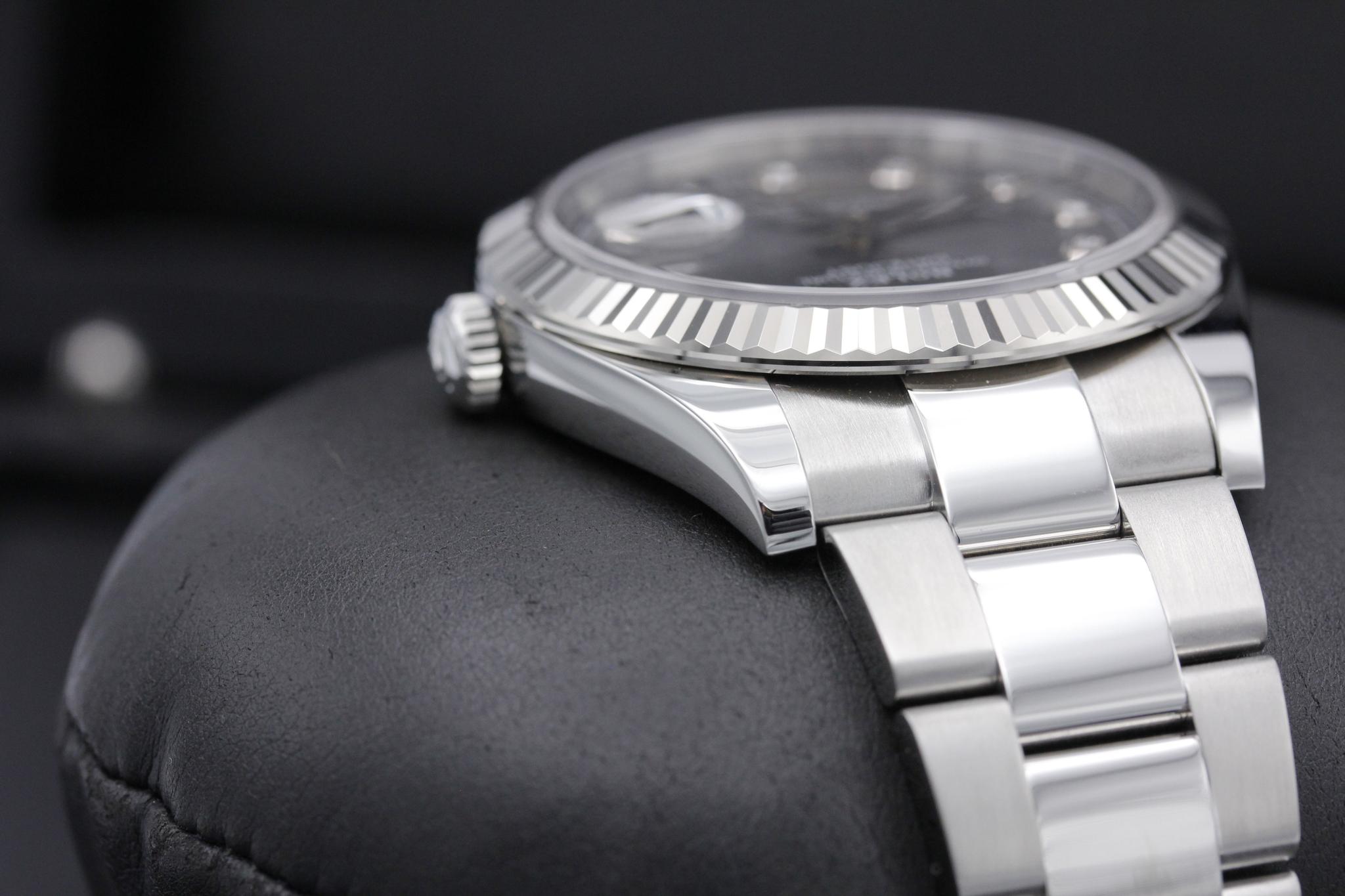 Watch Image 4