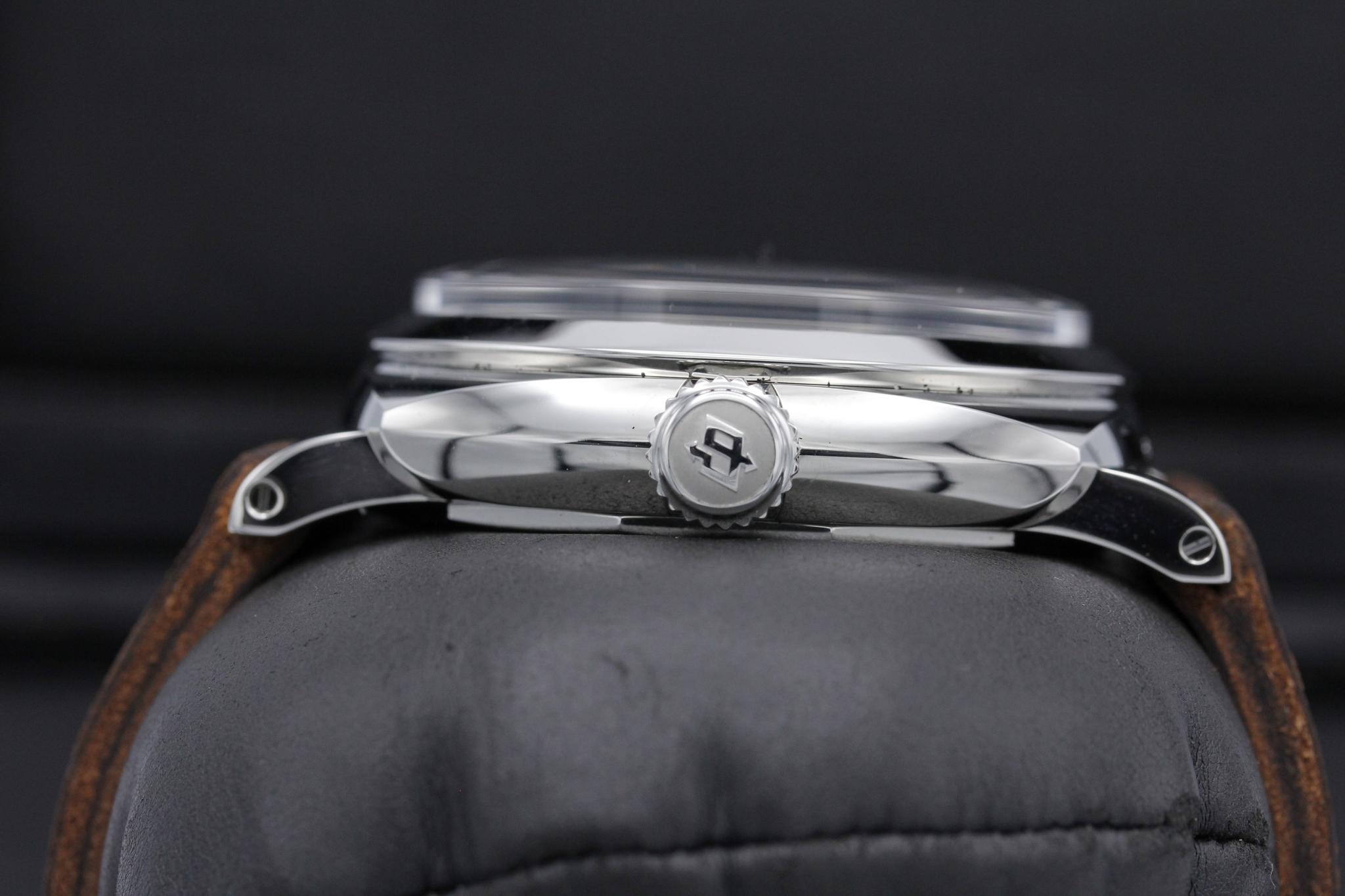Watch Image 3