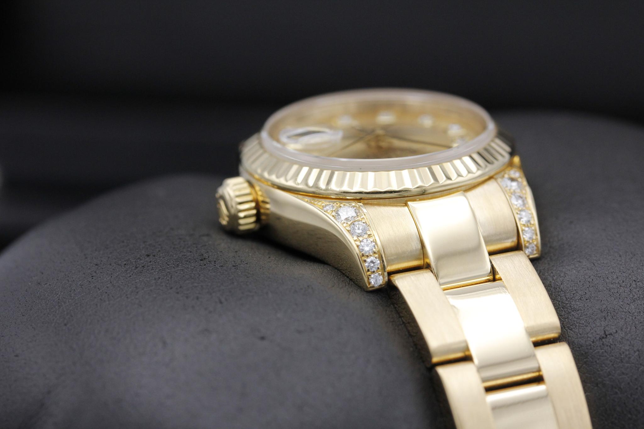 Watch Image 4
