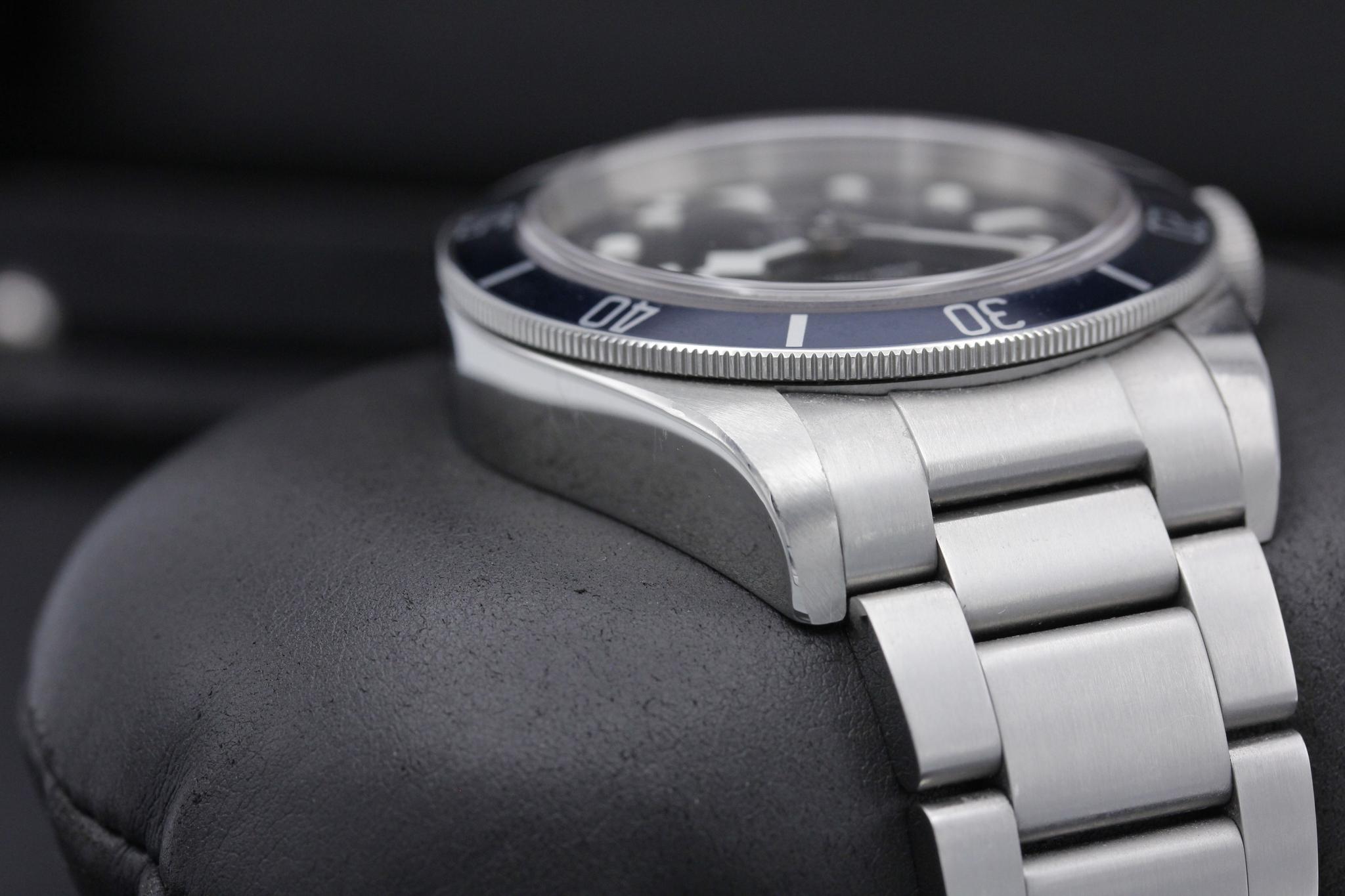 Watch Image 6