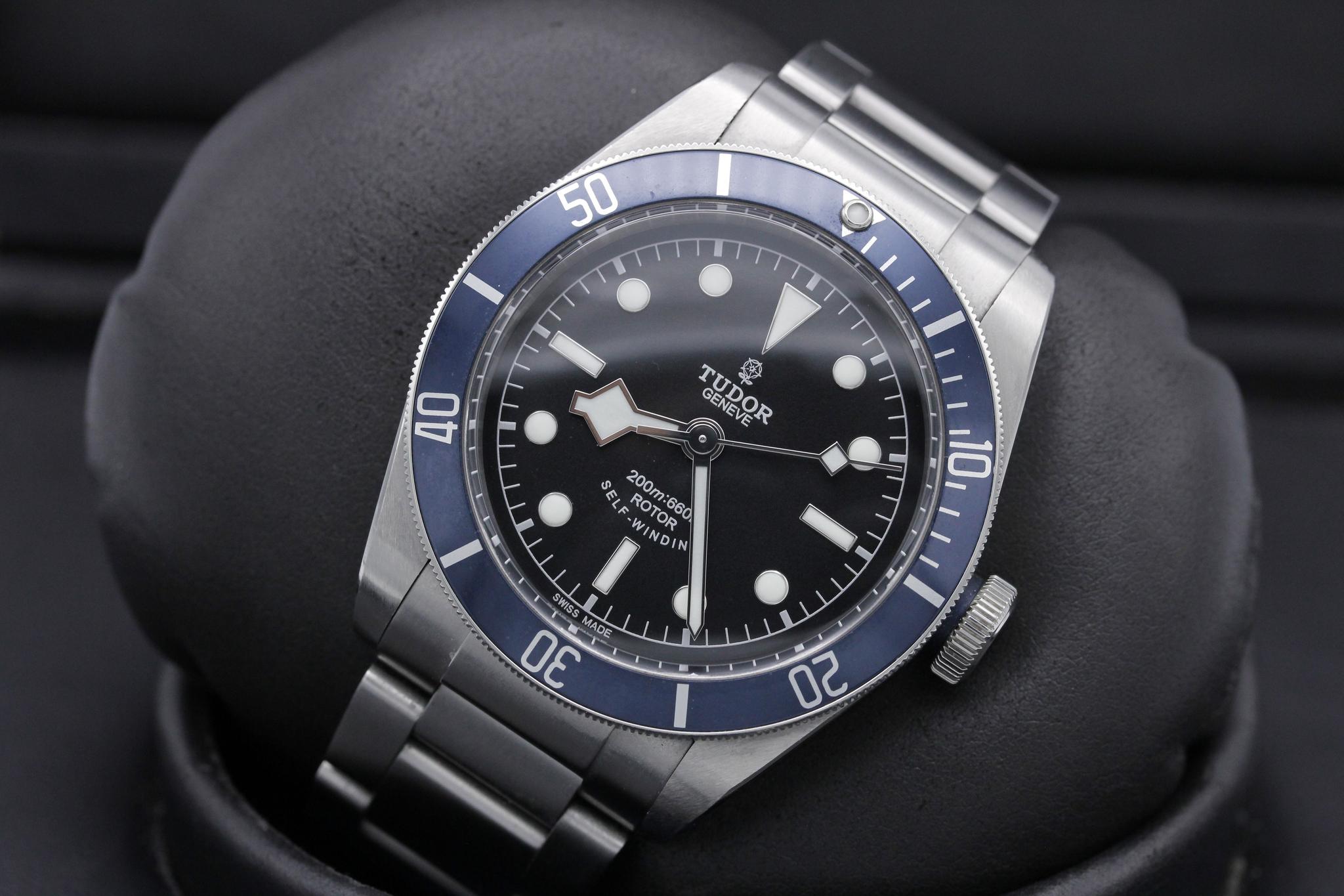 Watch Image 10