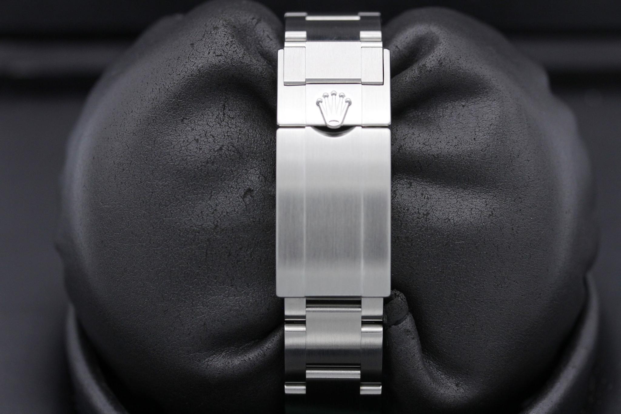 Watch Image 8