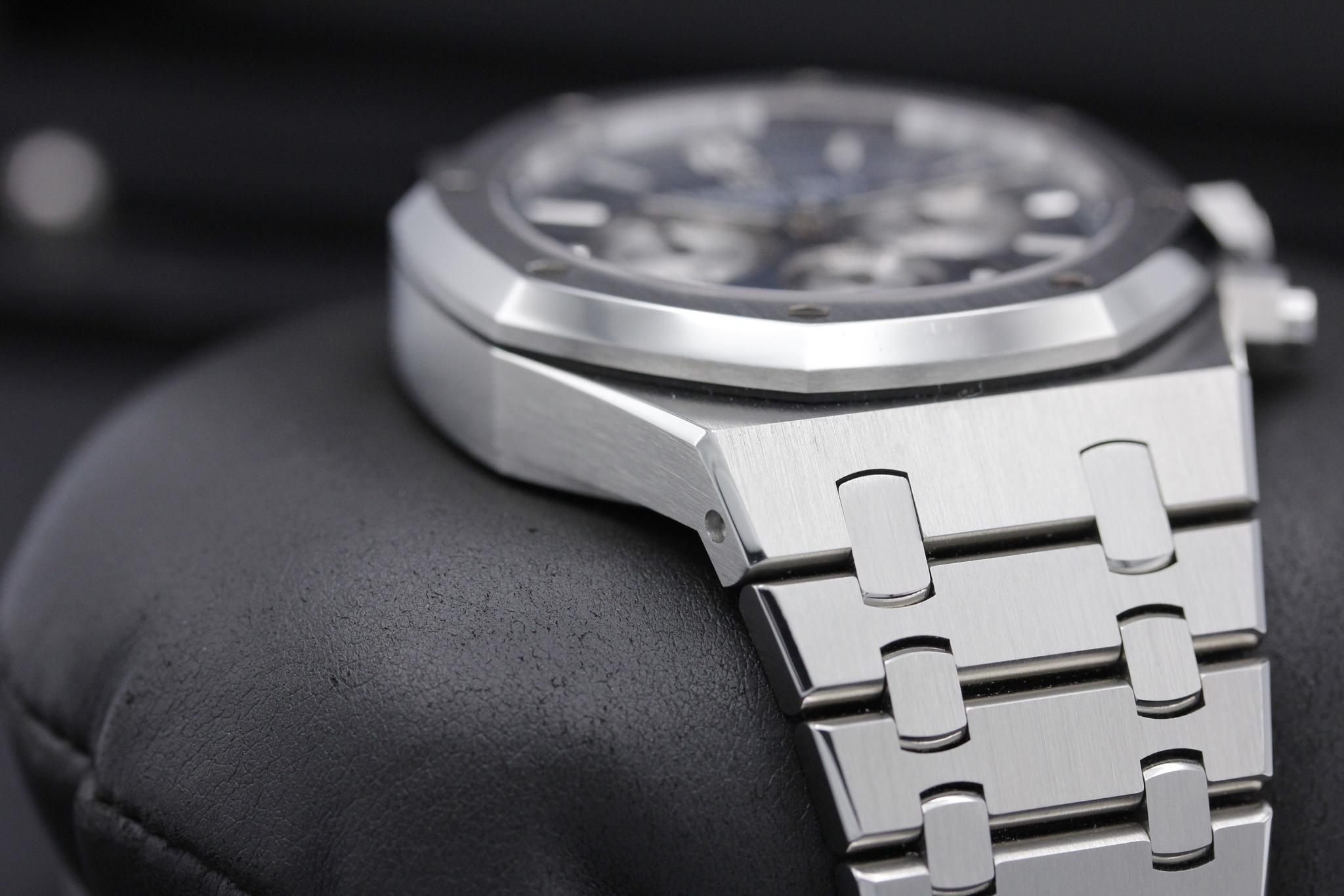 Watch Image 6