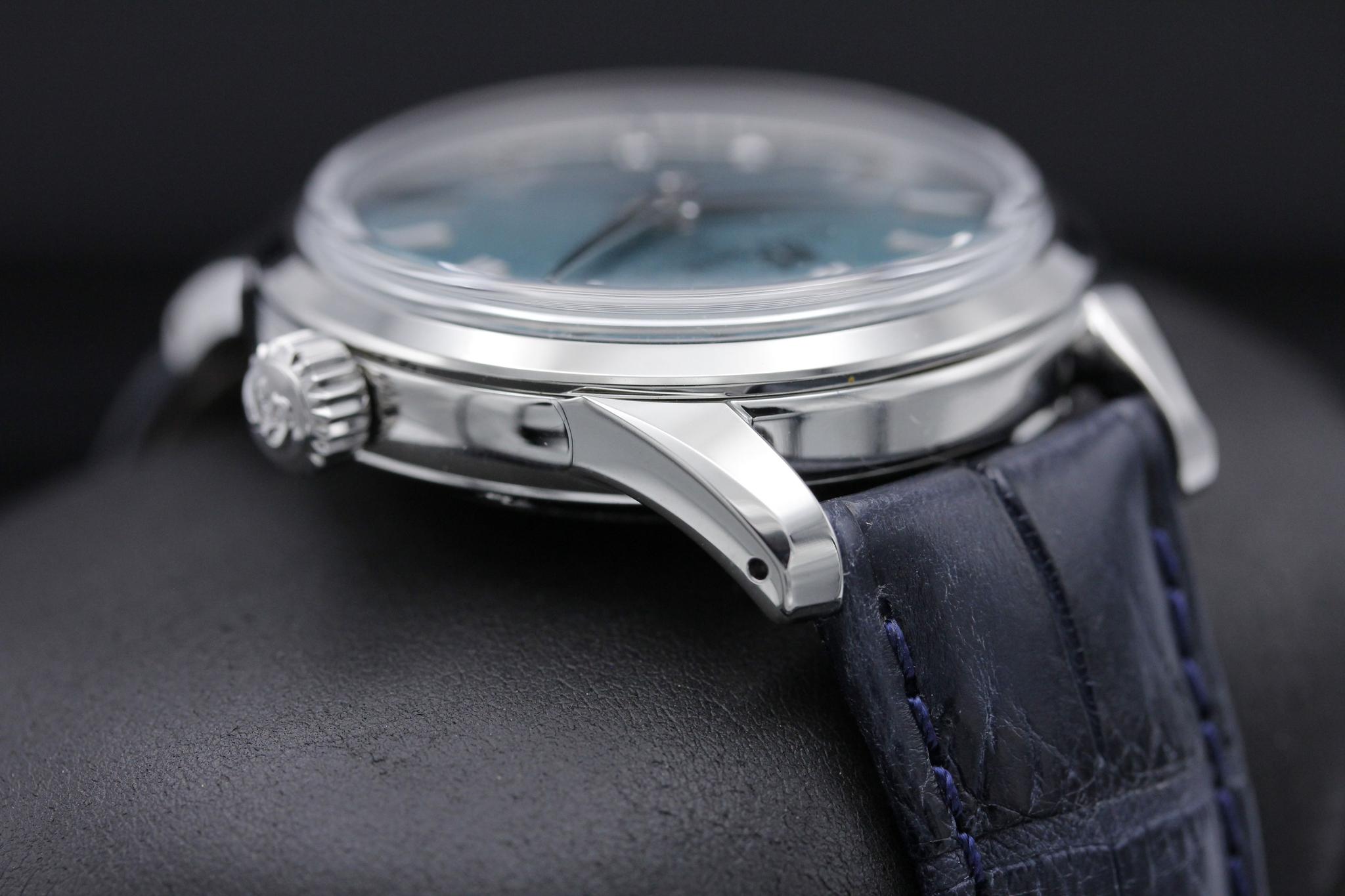 Watch Image 4