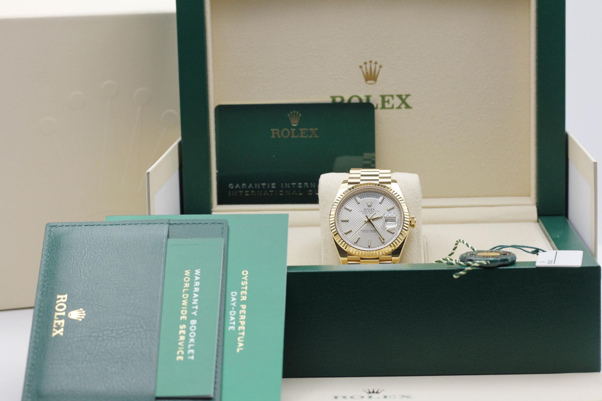 Watch Image 11