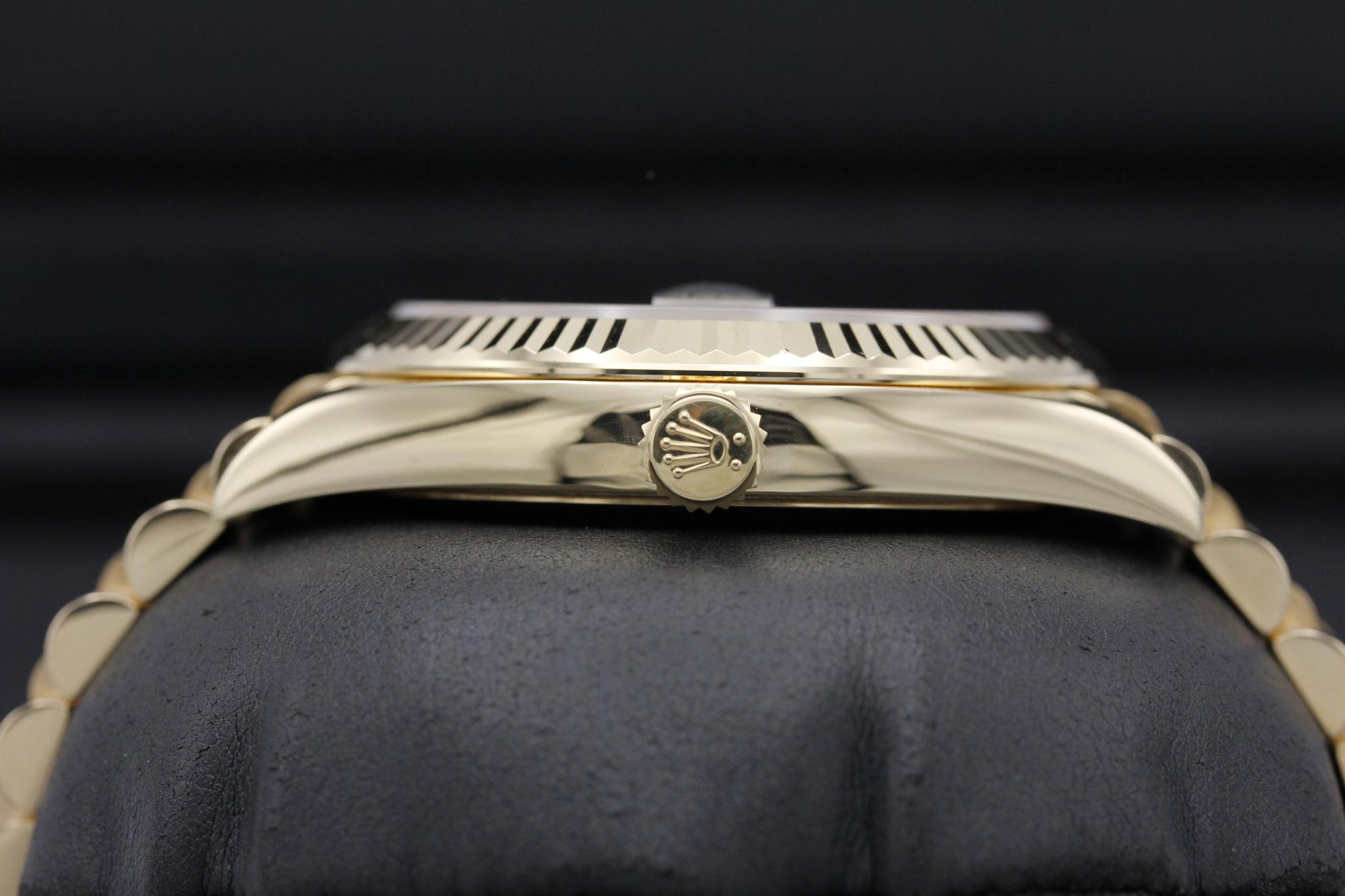 Watch Image 3
