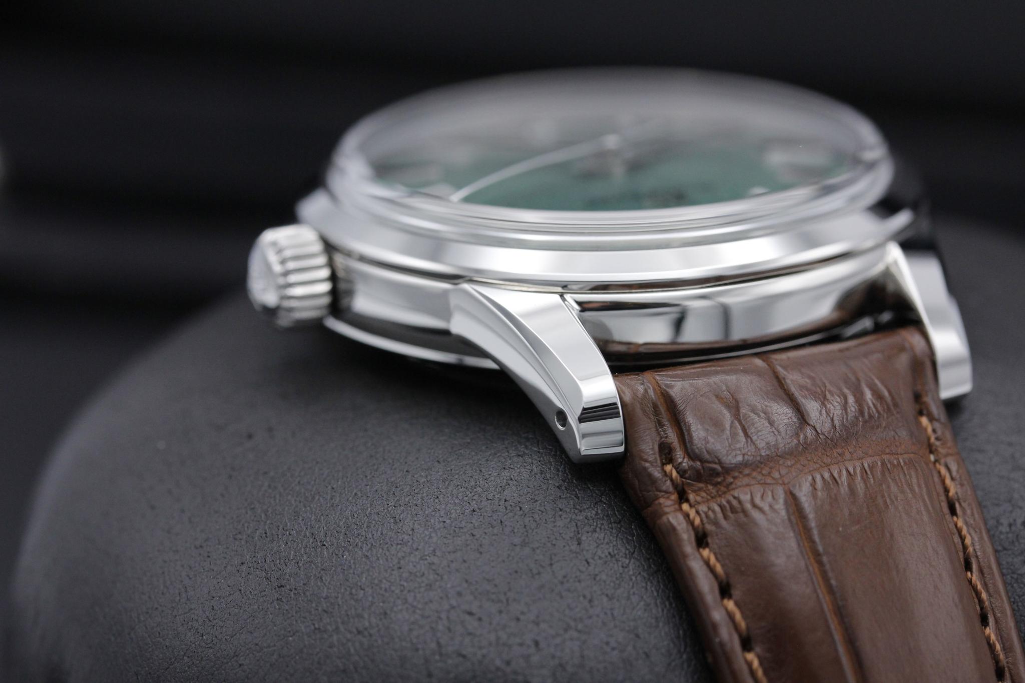 Watch Image 4