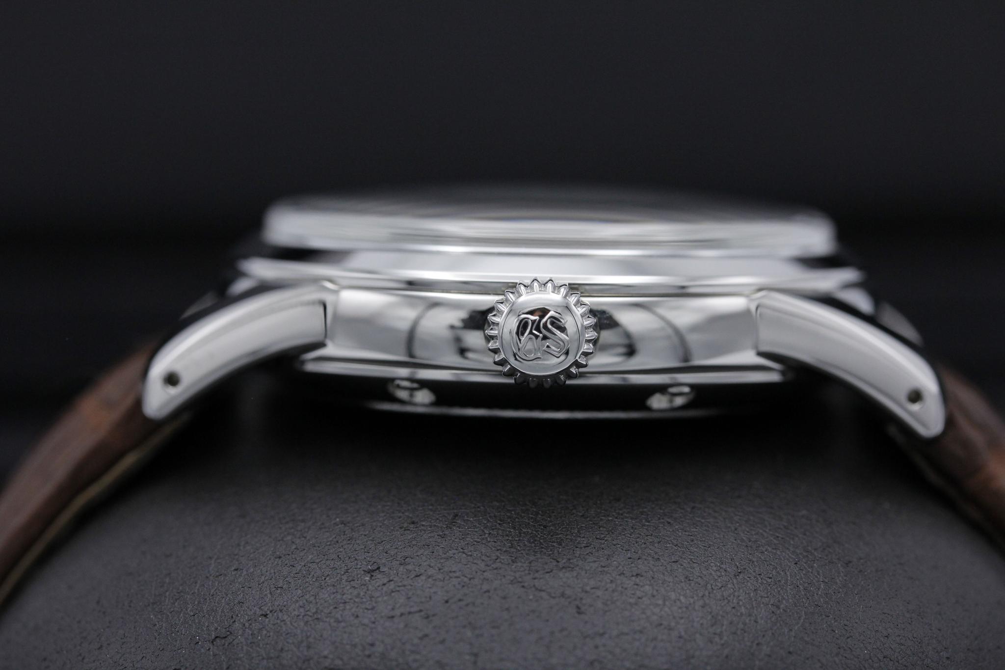 Watch Image 3