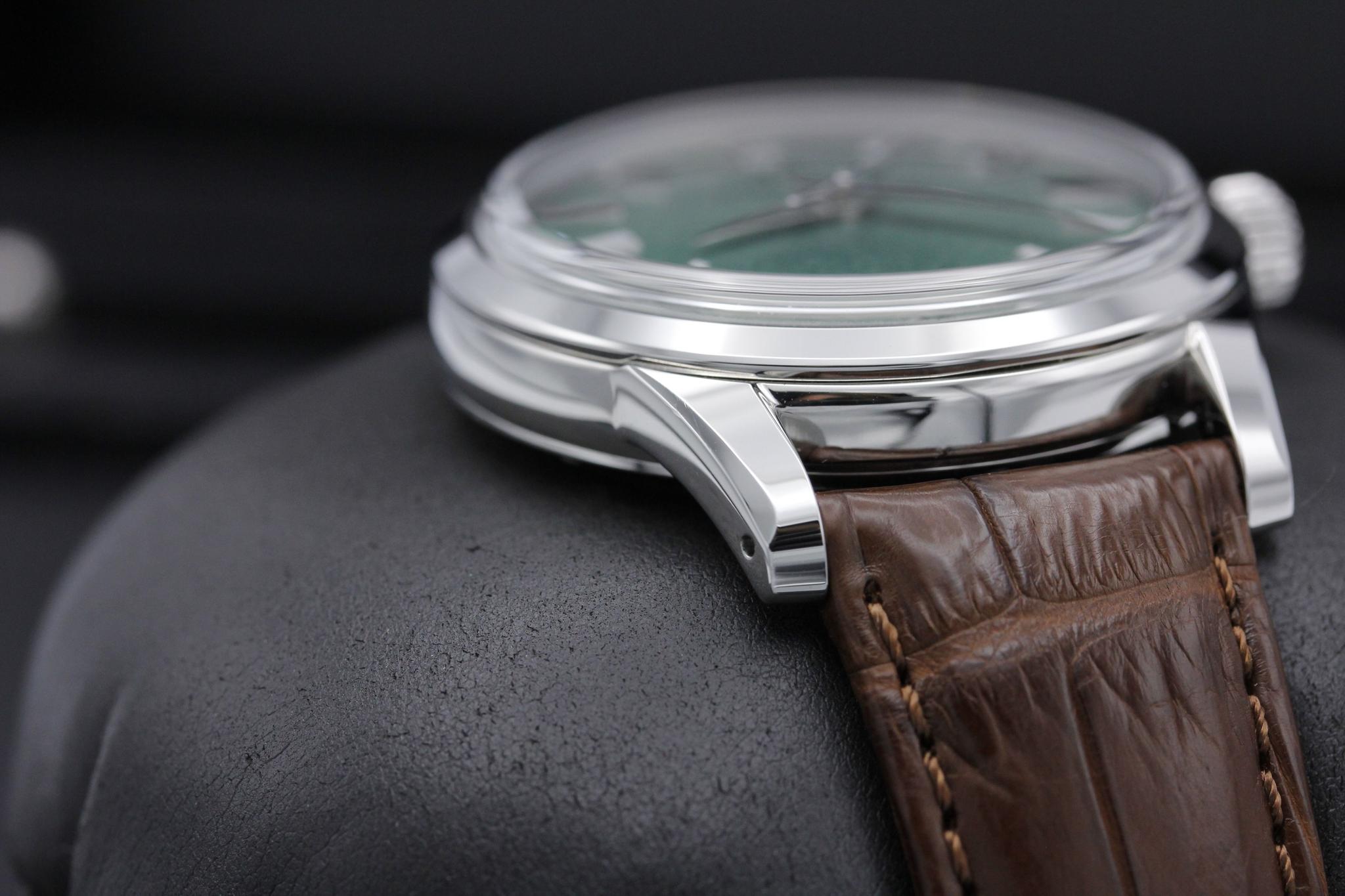 Watch Image 6