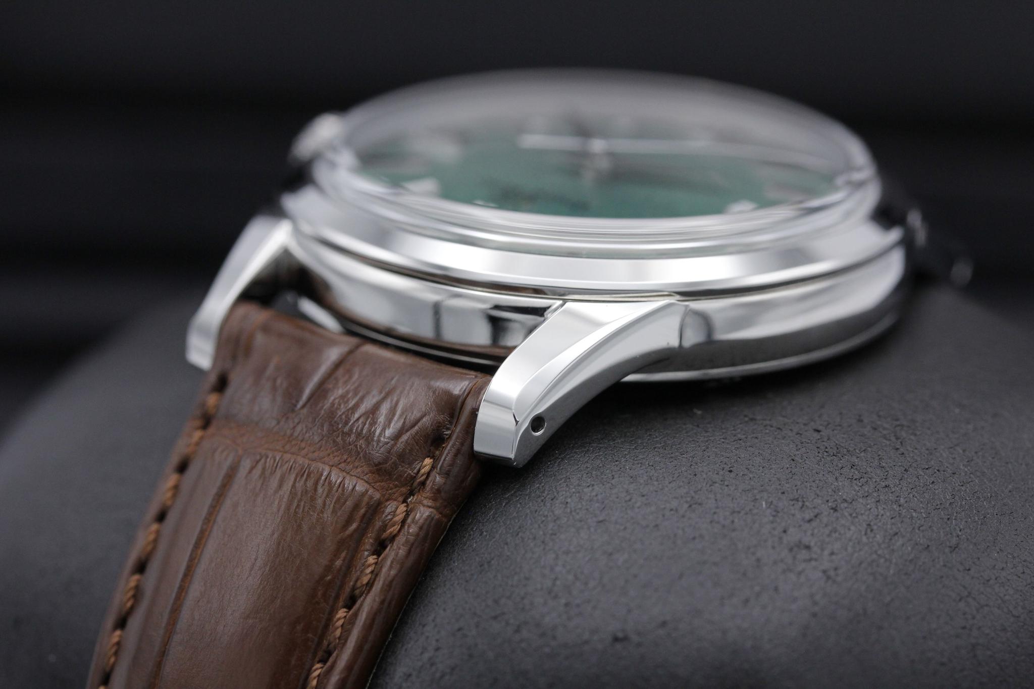Watch Image 5