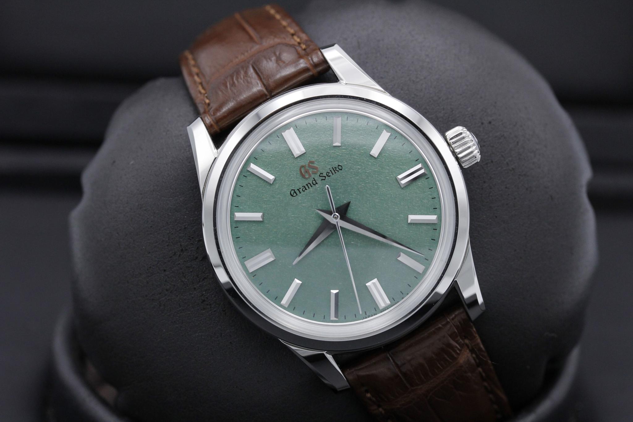Watch Image 9