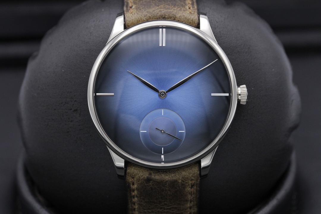 H. Moser & Cie. Venturer Small Seconds 2327-0207