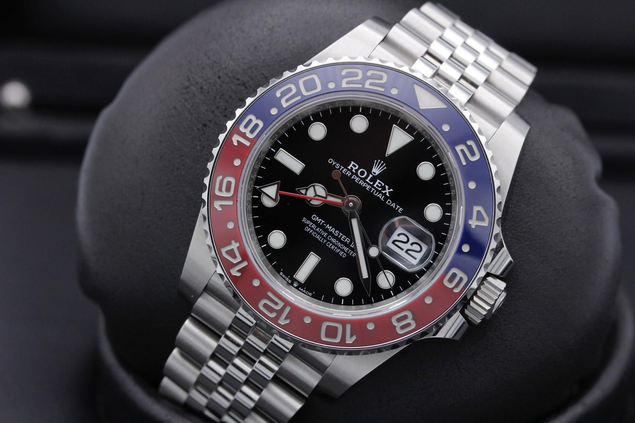 Watch Image 10