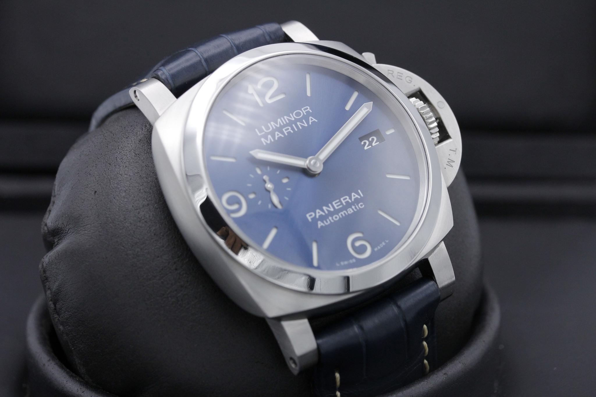 Watch Image 10