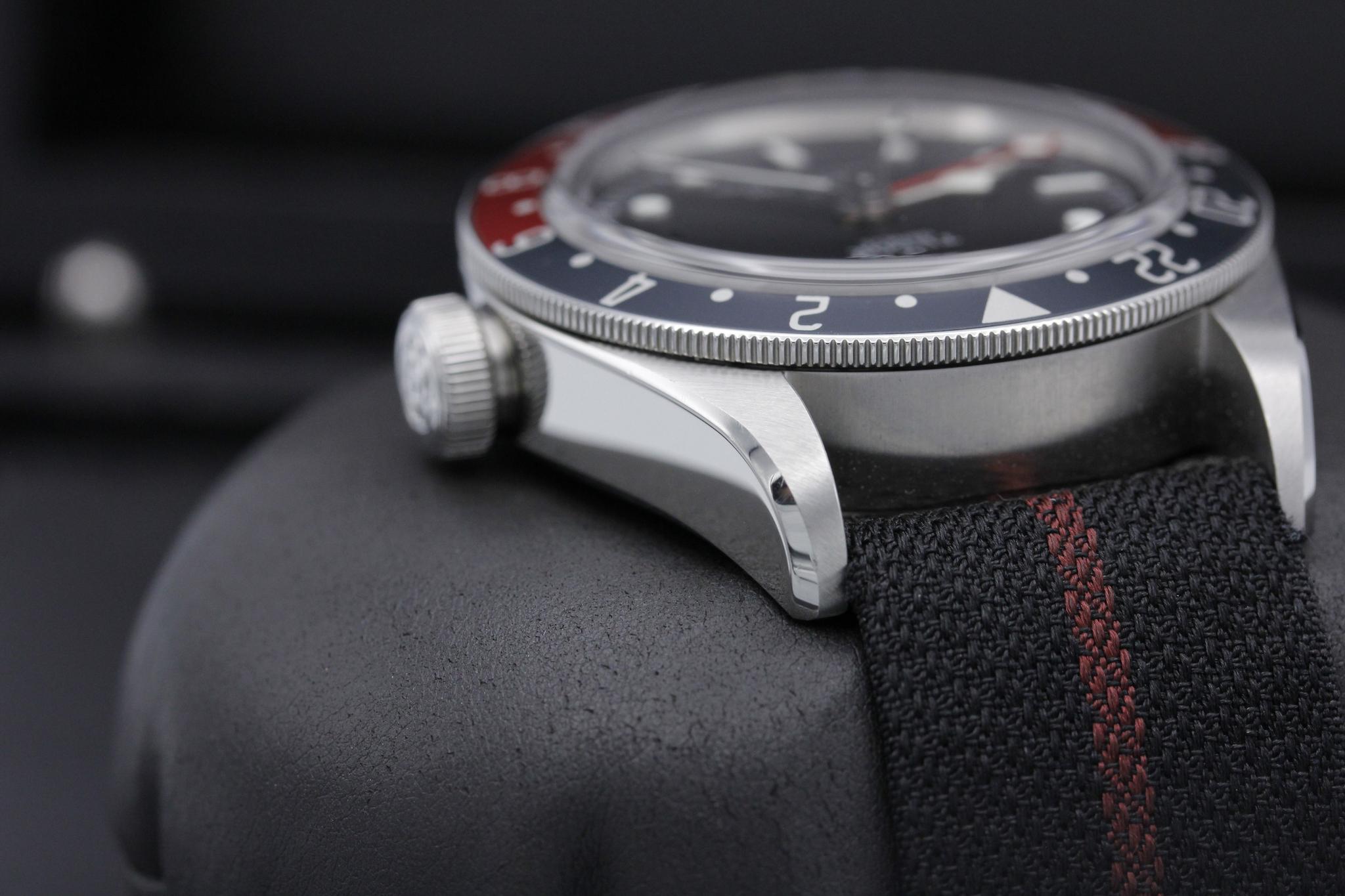 Watch Image 4