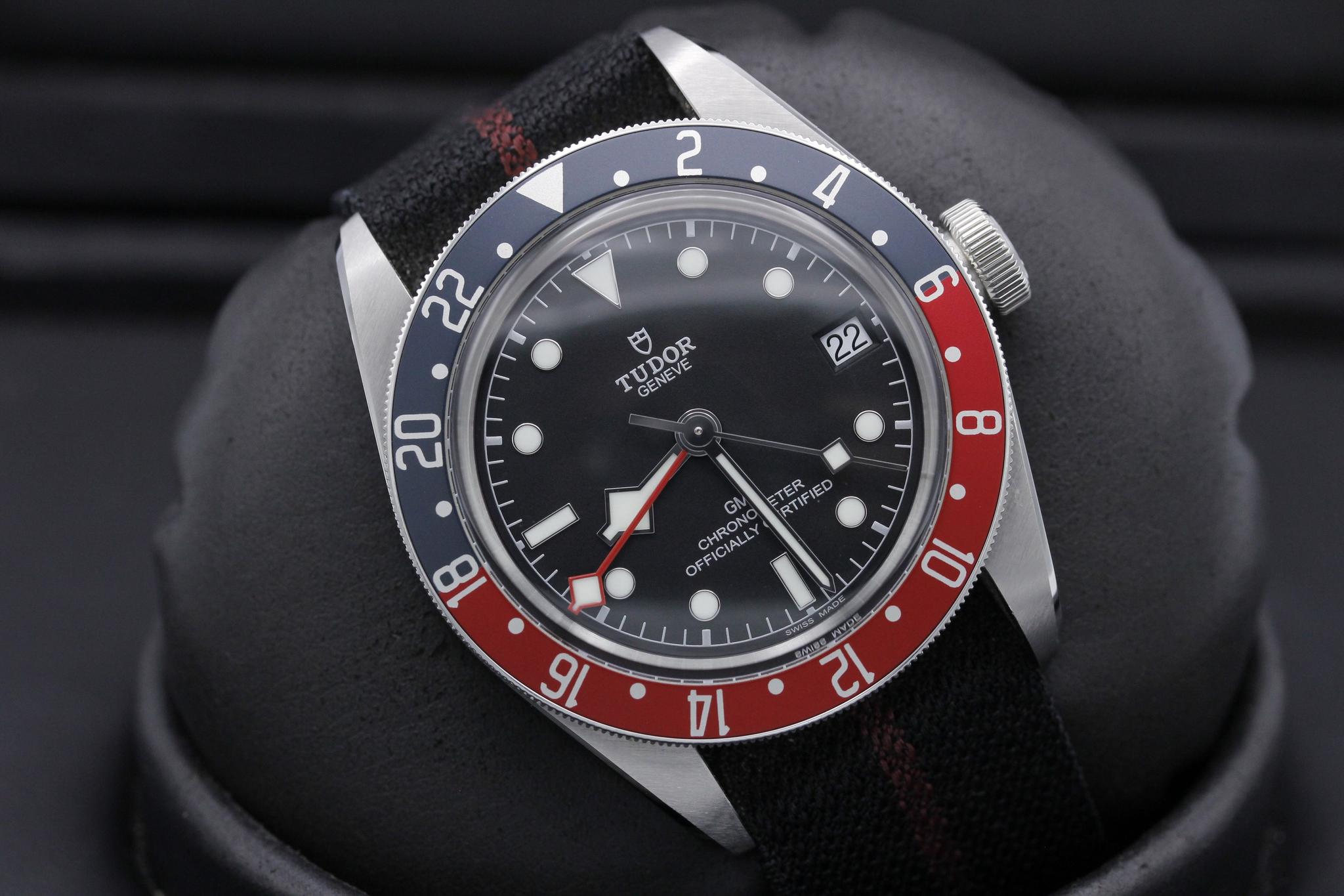 Watch Image 9