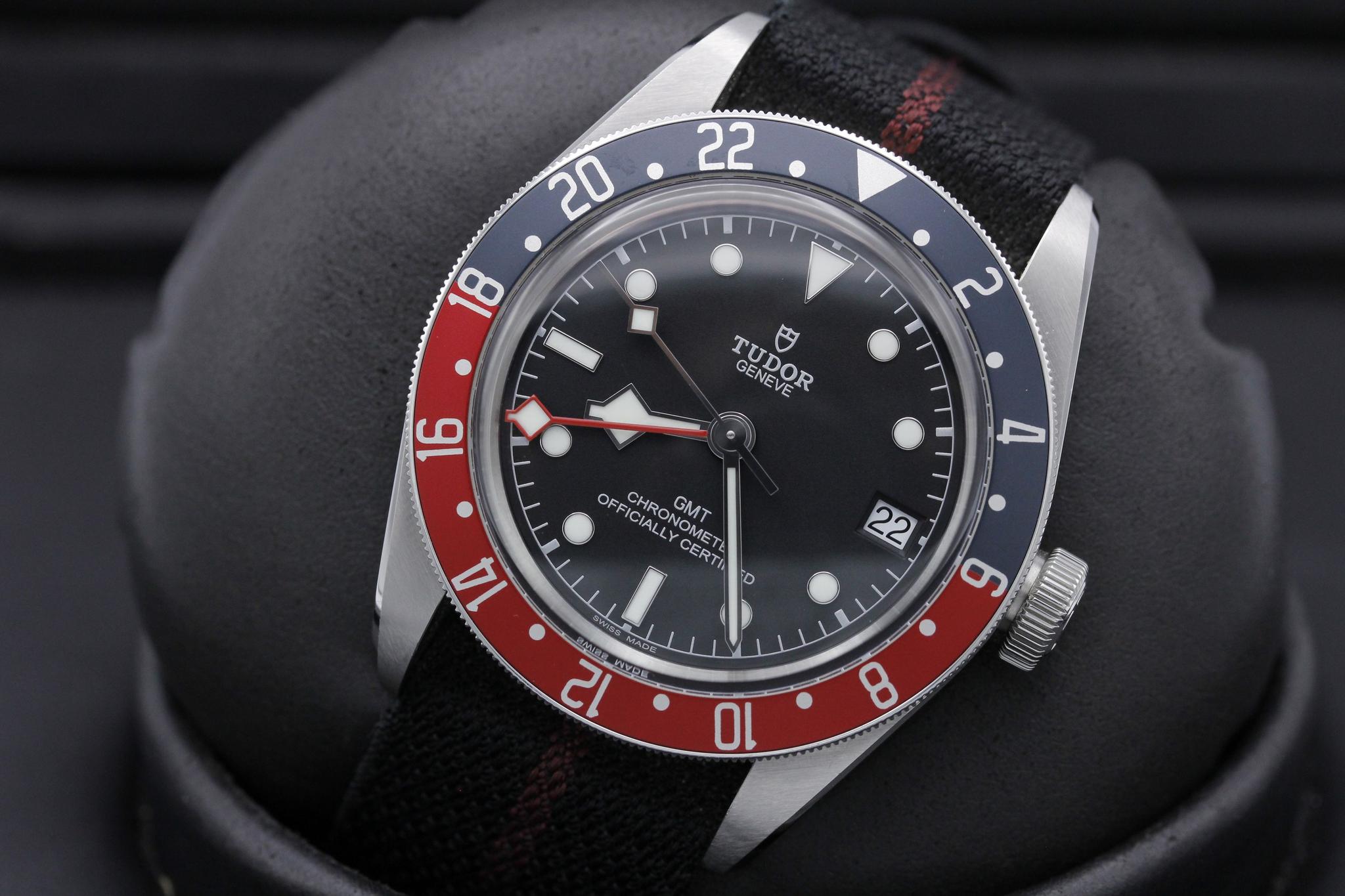Watch Image 10