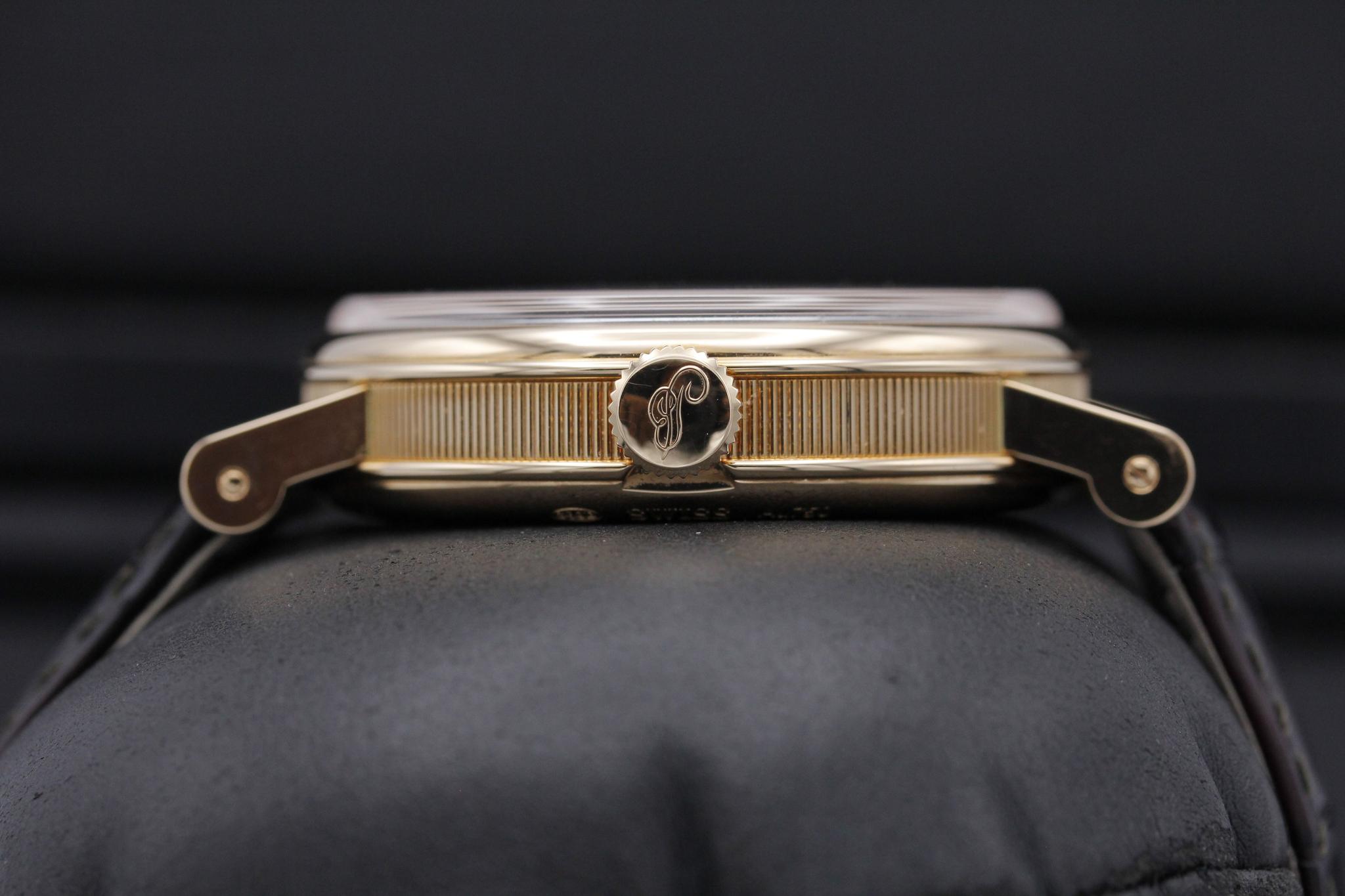Watch Image 3