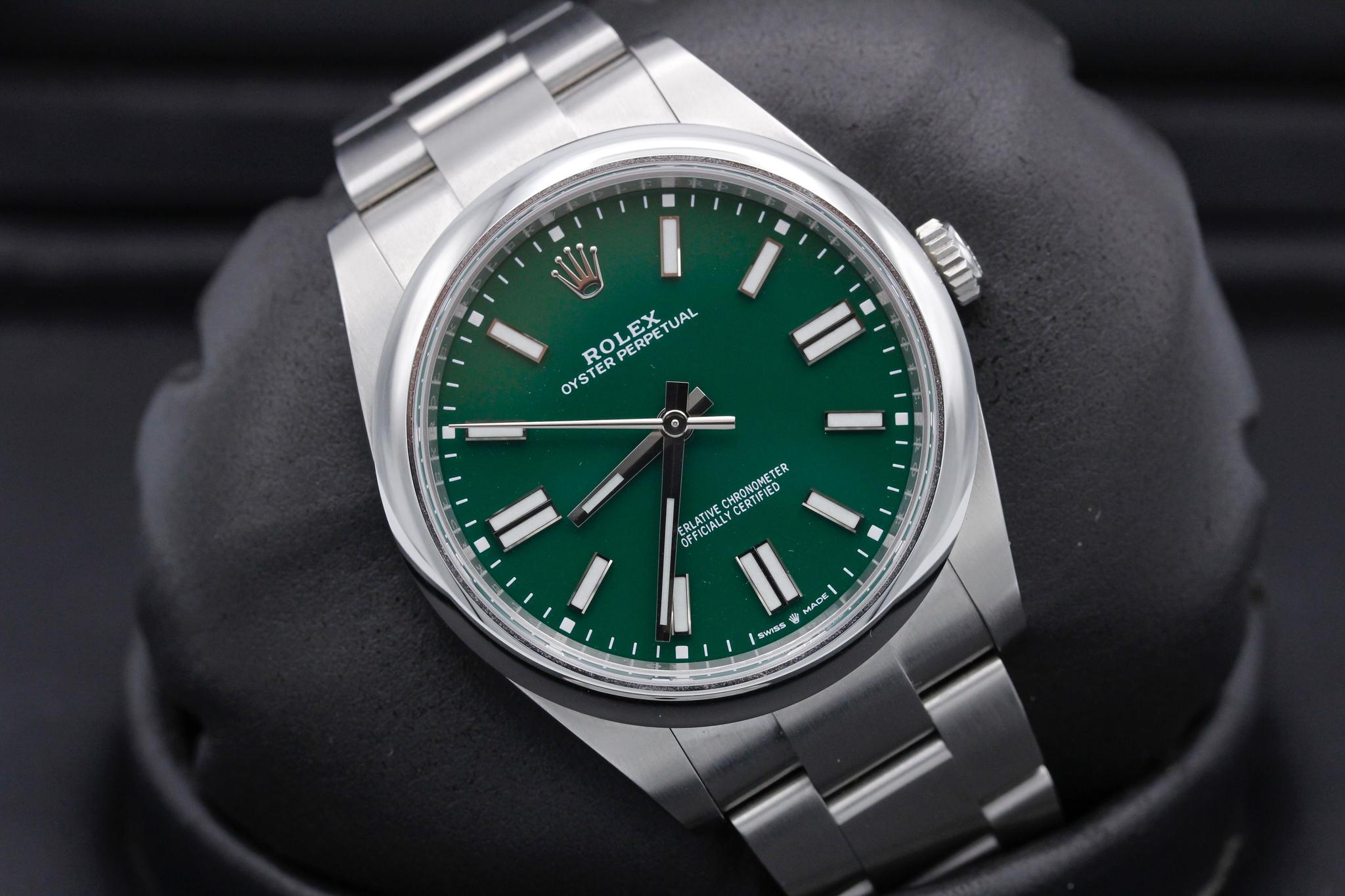 Watch Image 9
