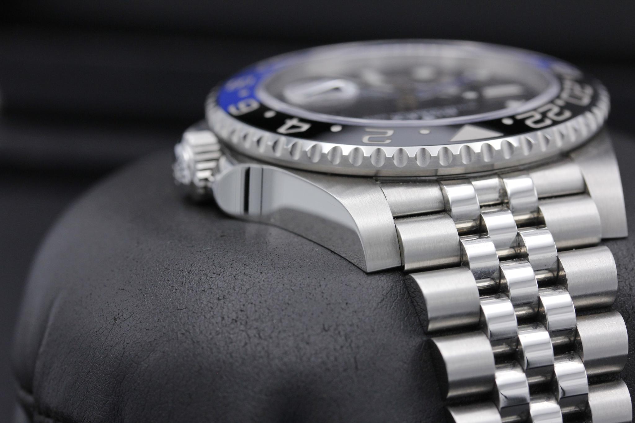 Watch Image 4