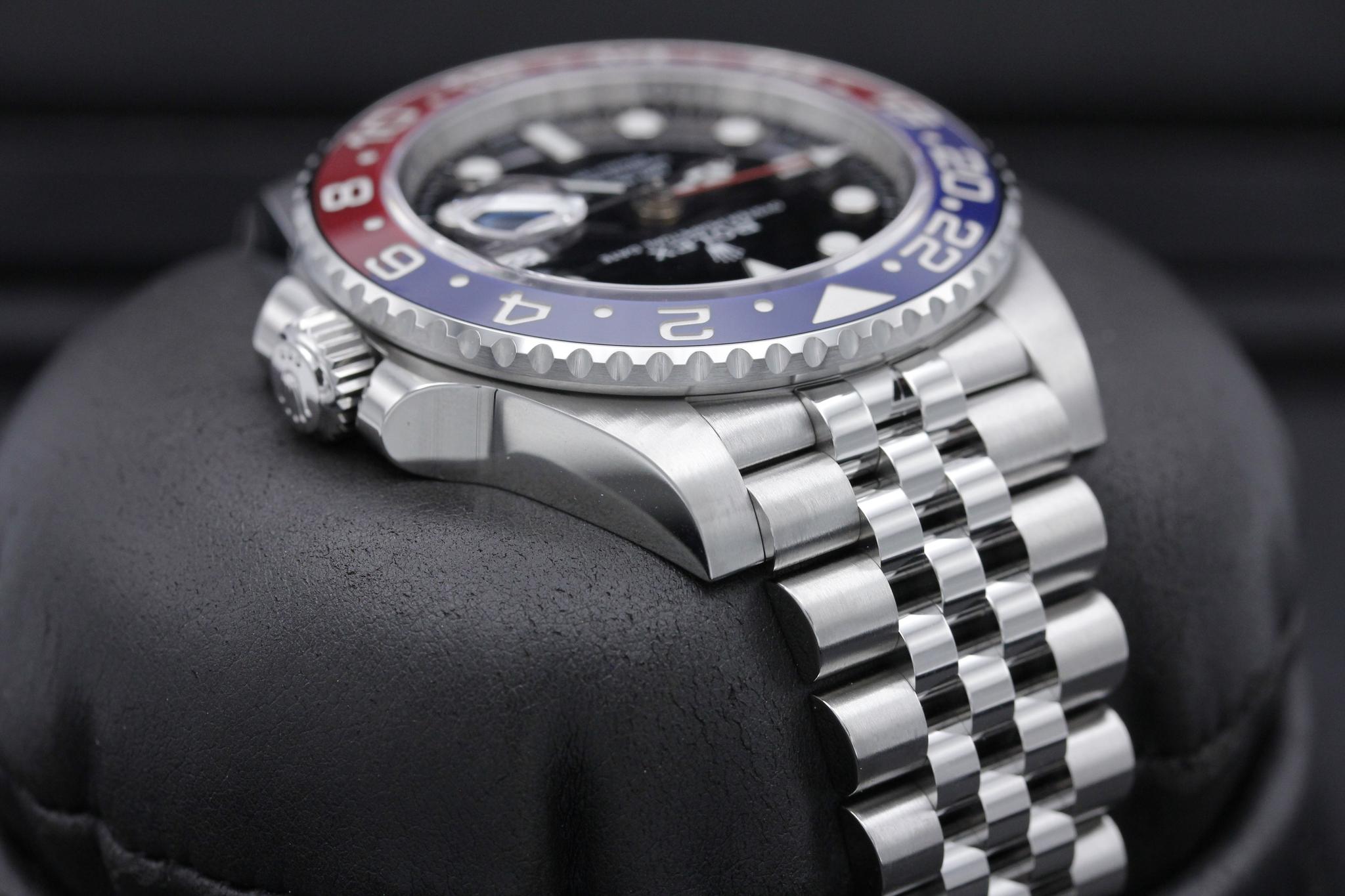 Watch Image 4
