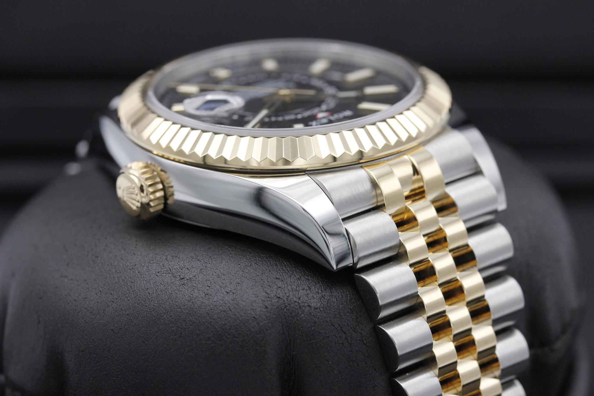 Watch Image 4
