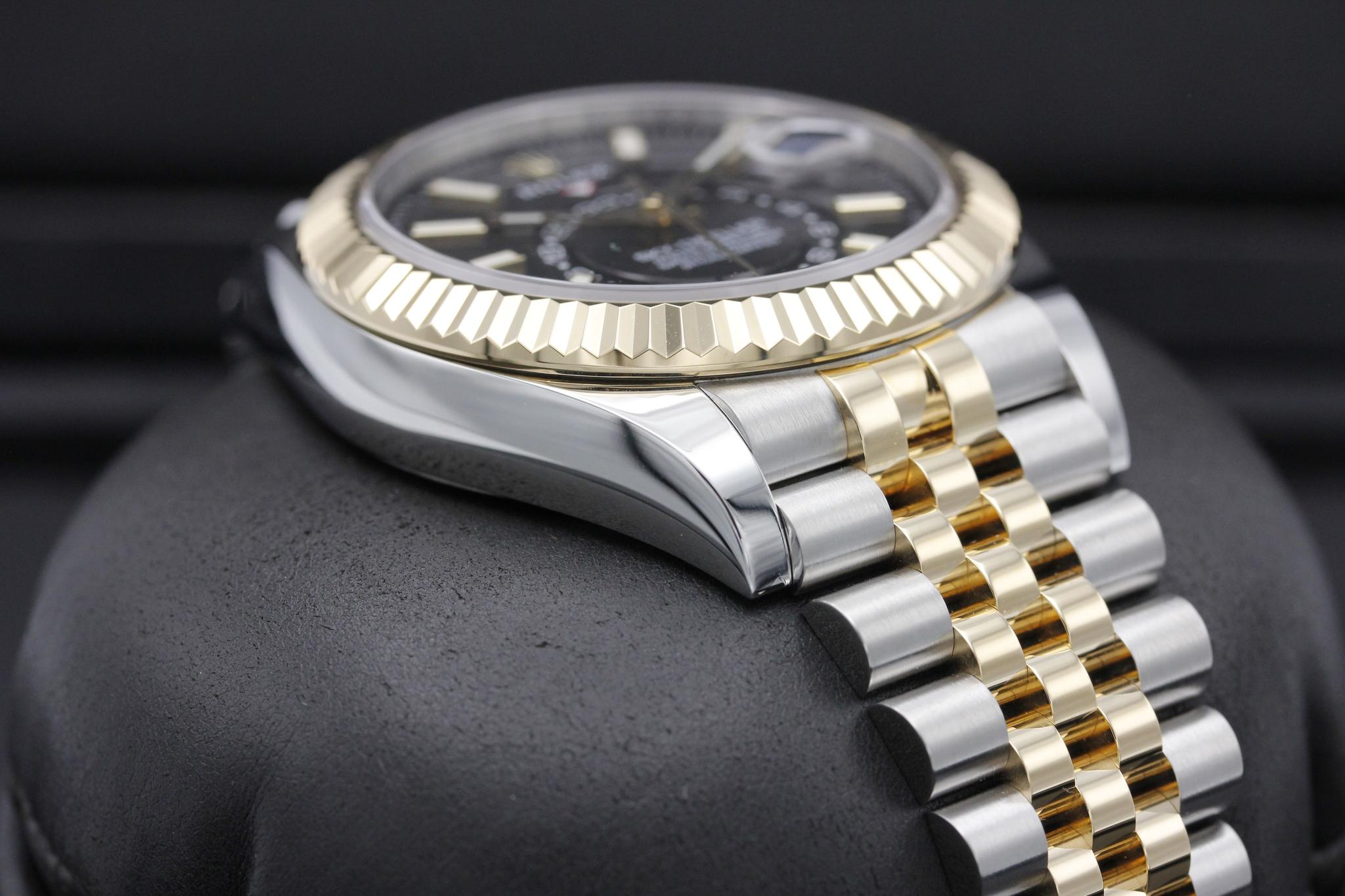 Watch Image 6