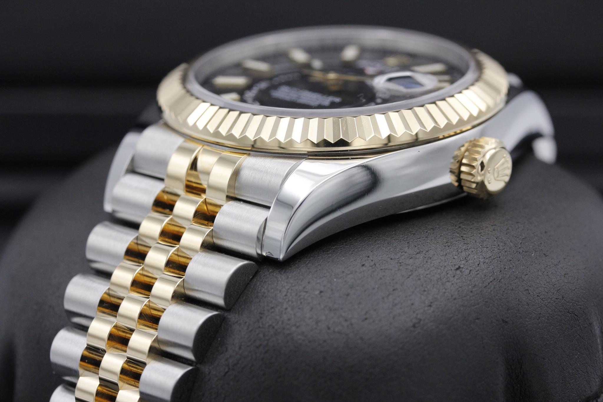 Watch Image 2