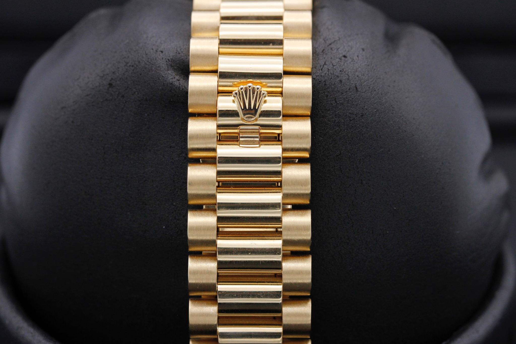 Watch Image 7