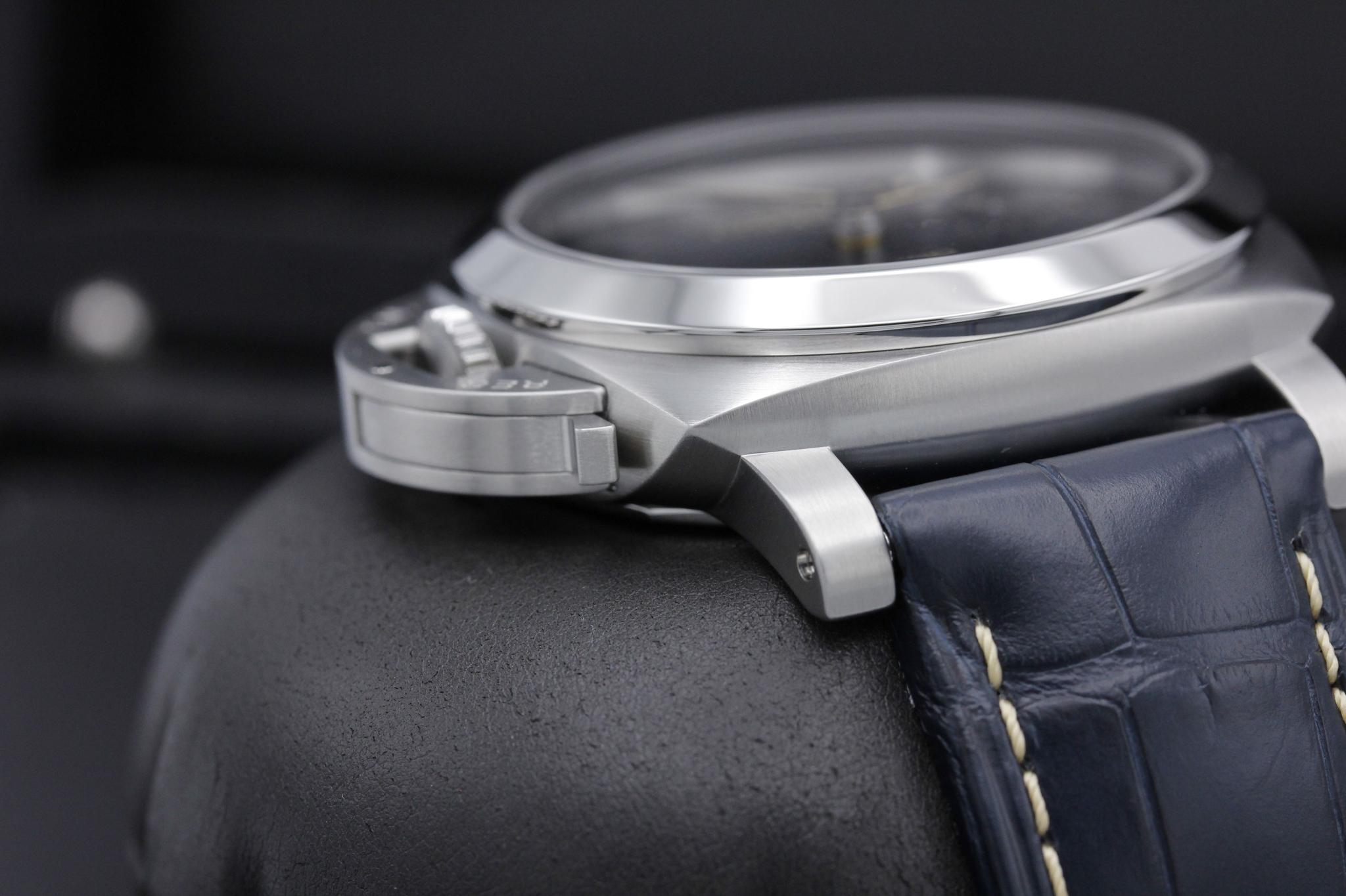 Watch Image 4