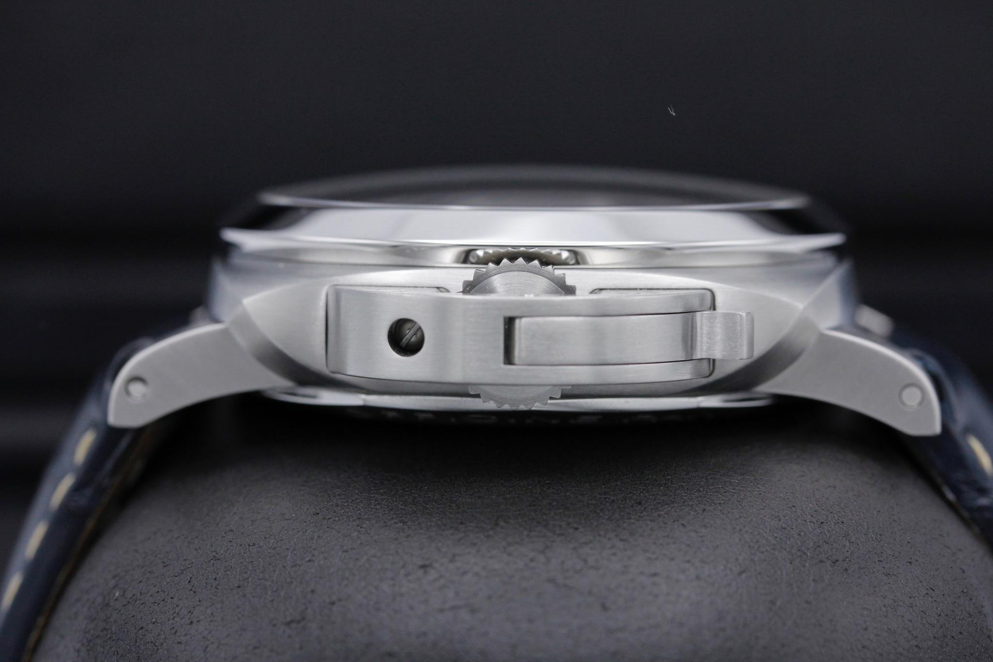 Watch Image 3