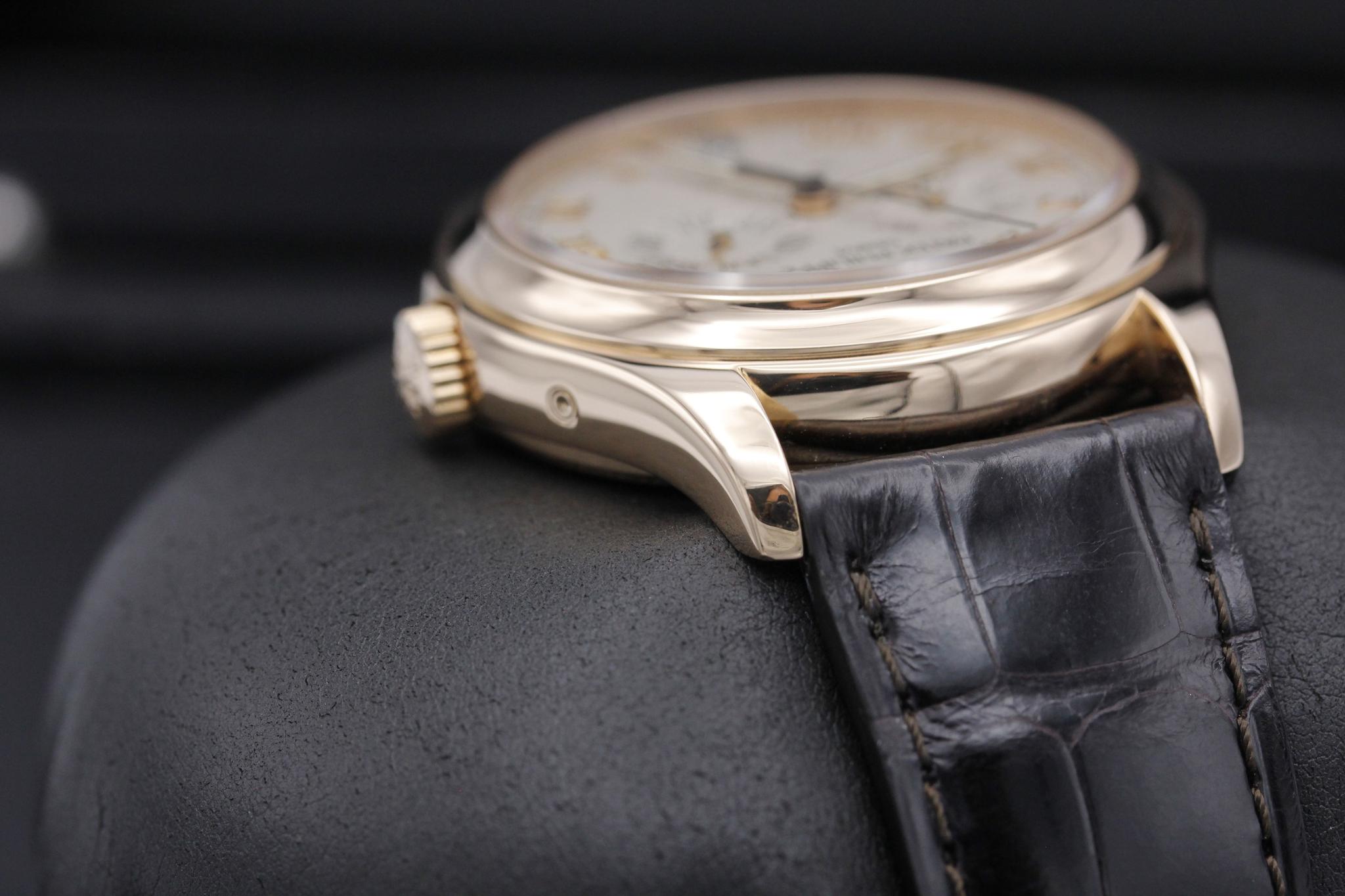 Watch Image 4