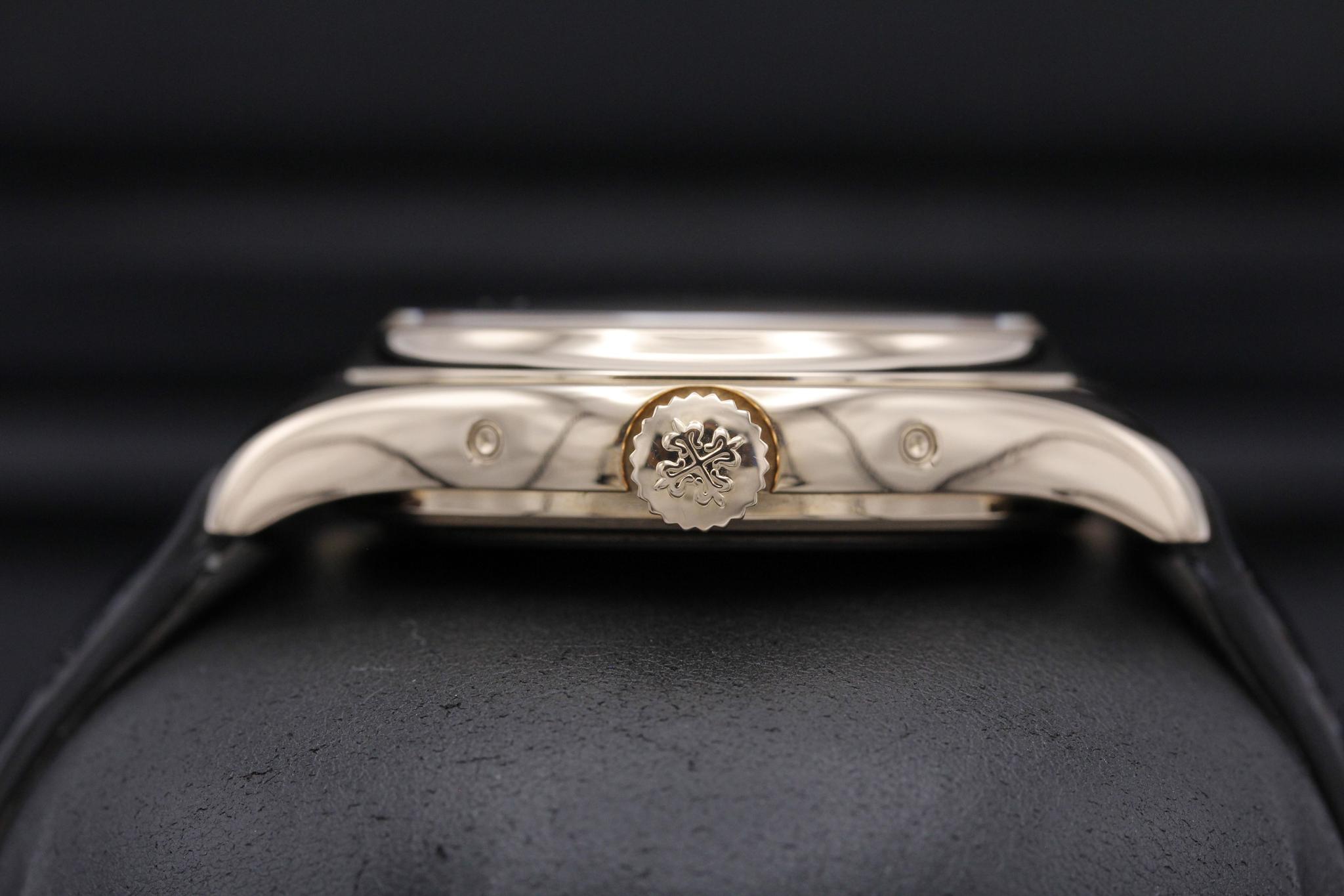Watch Image 3