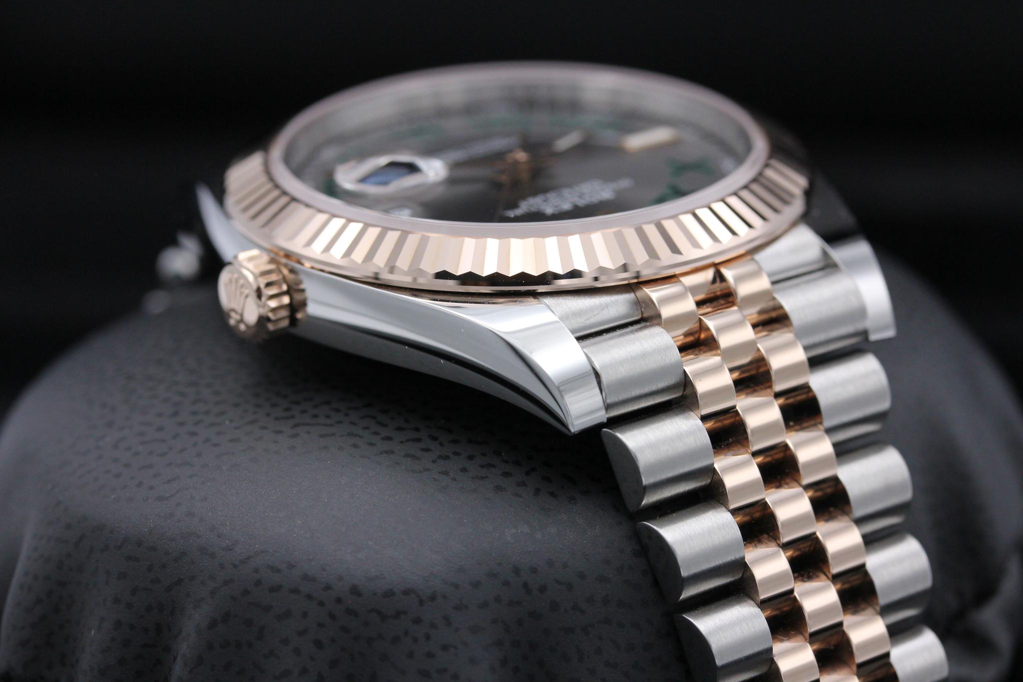 Watch Image 4