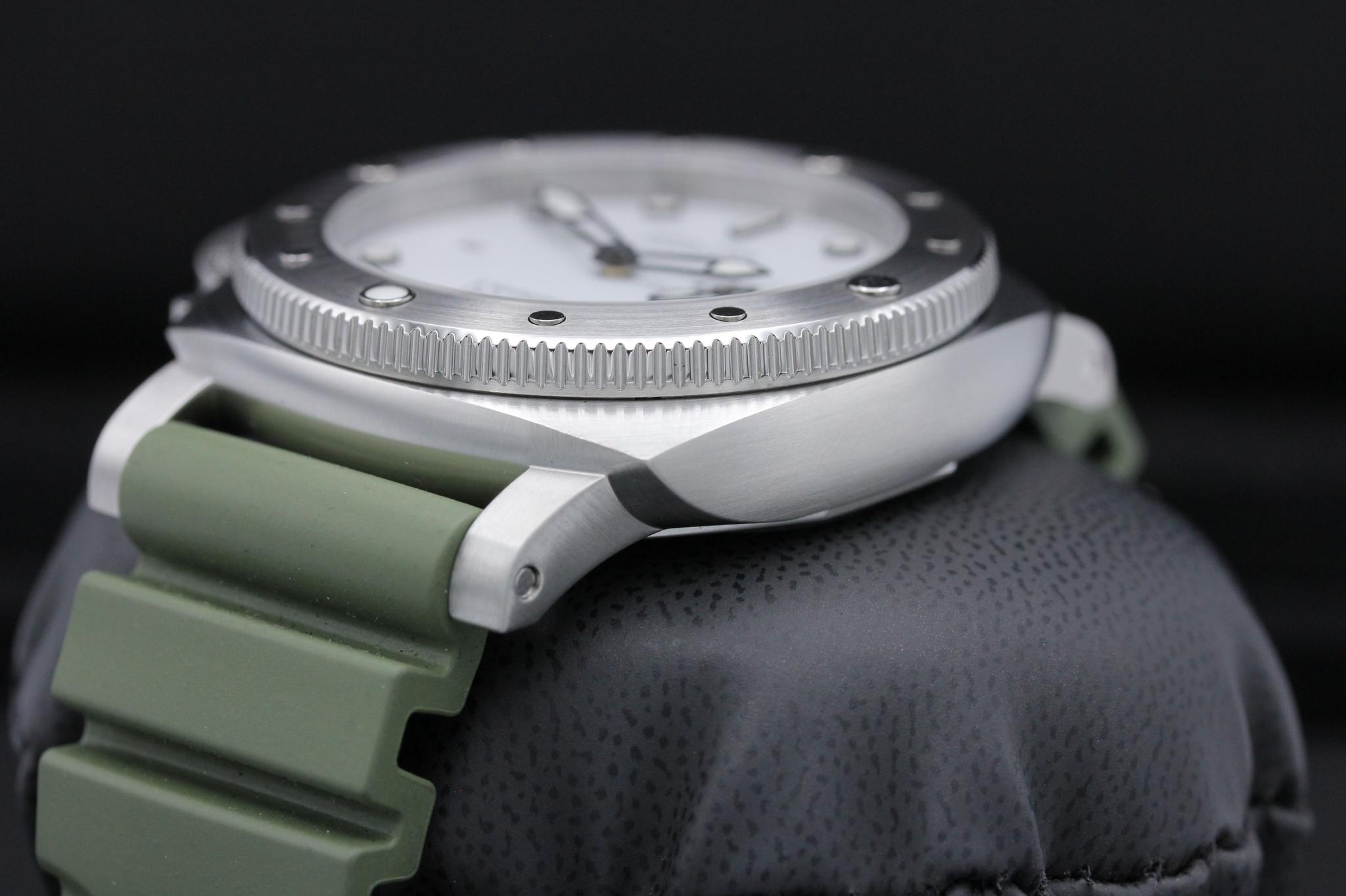 Watch Image 5