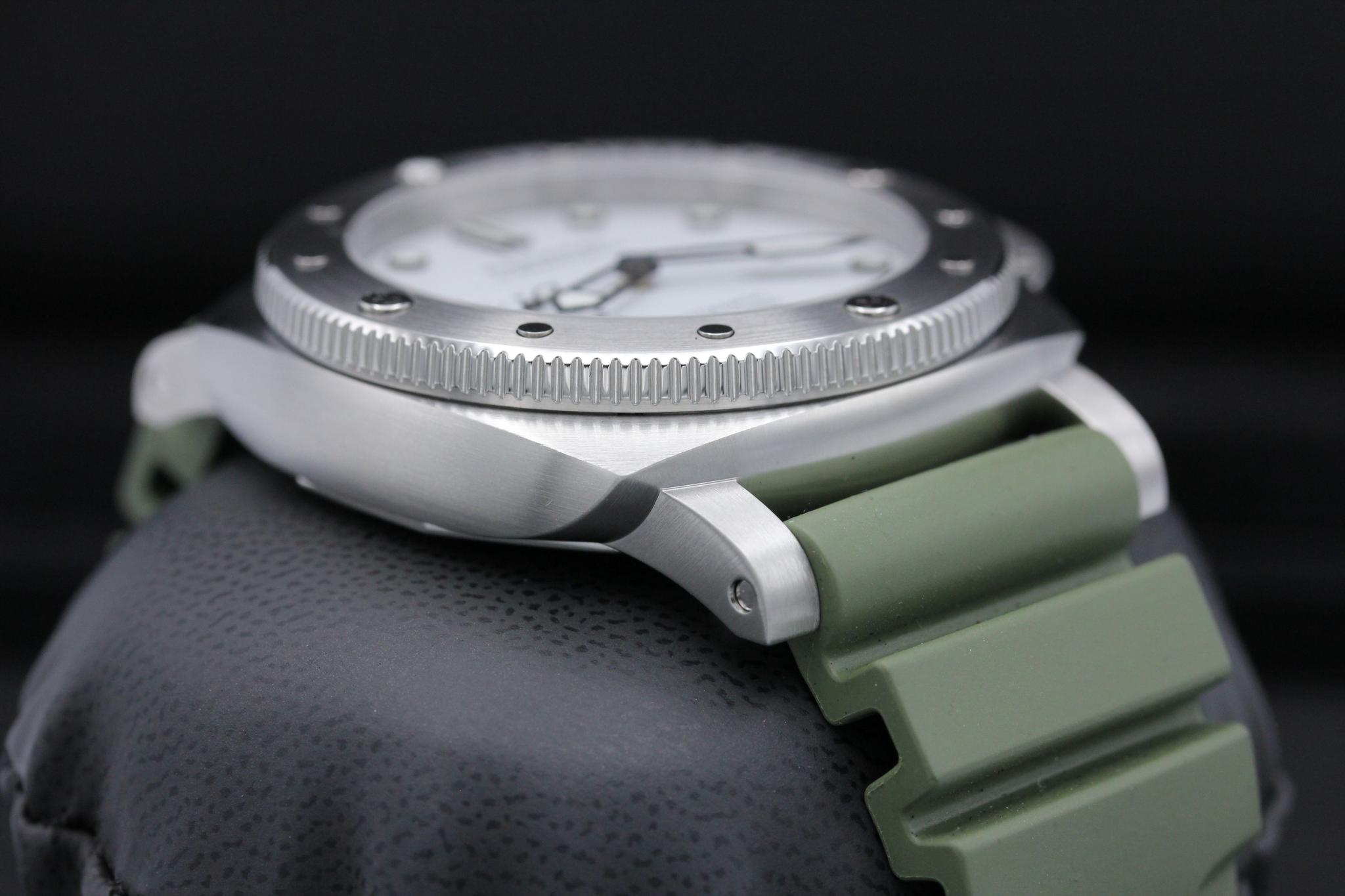 Watch Image 6