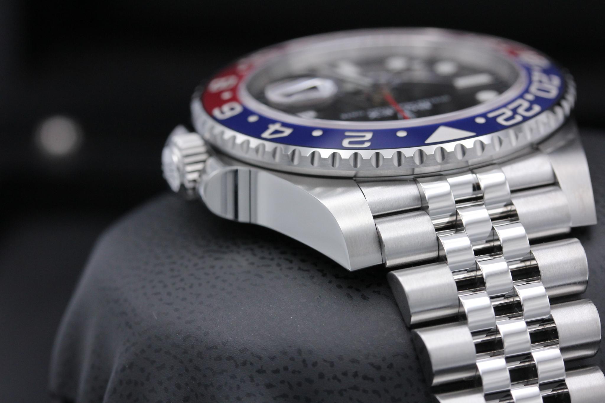 Watch Image 4