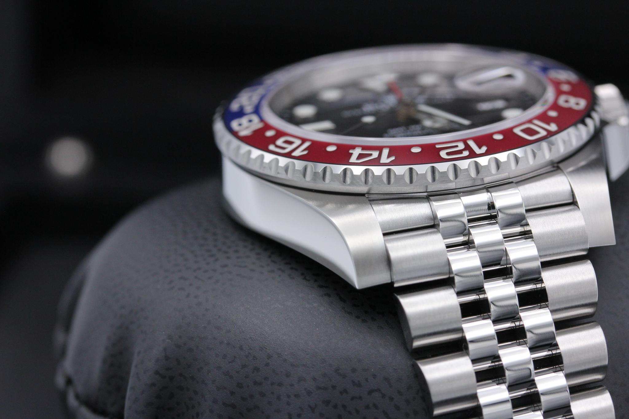 Watch Image 6