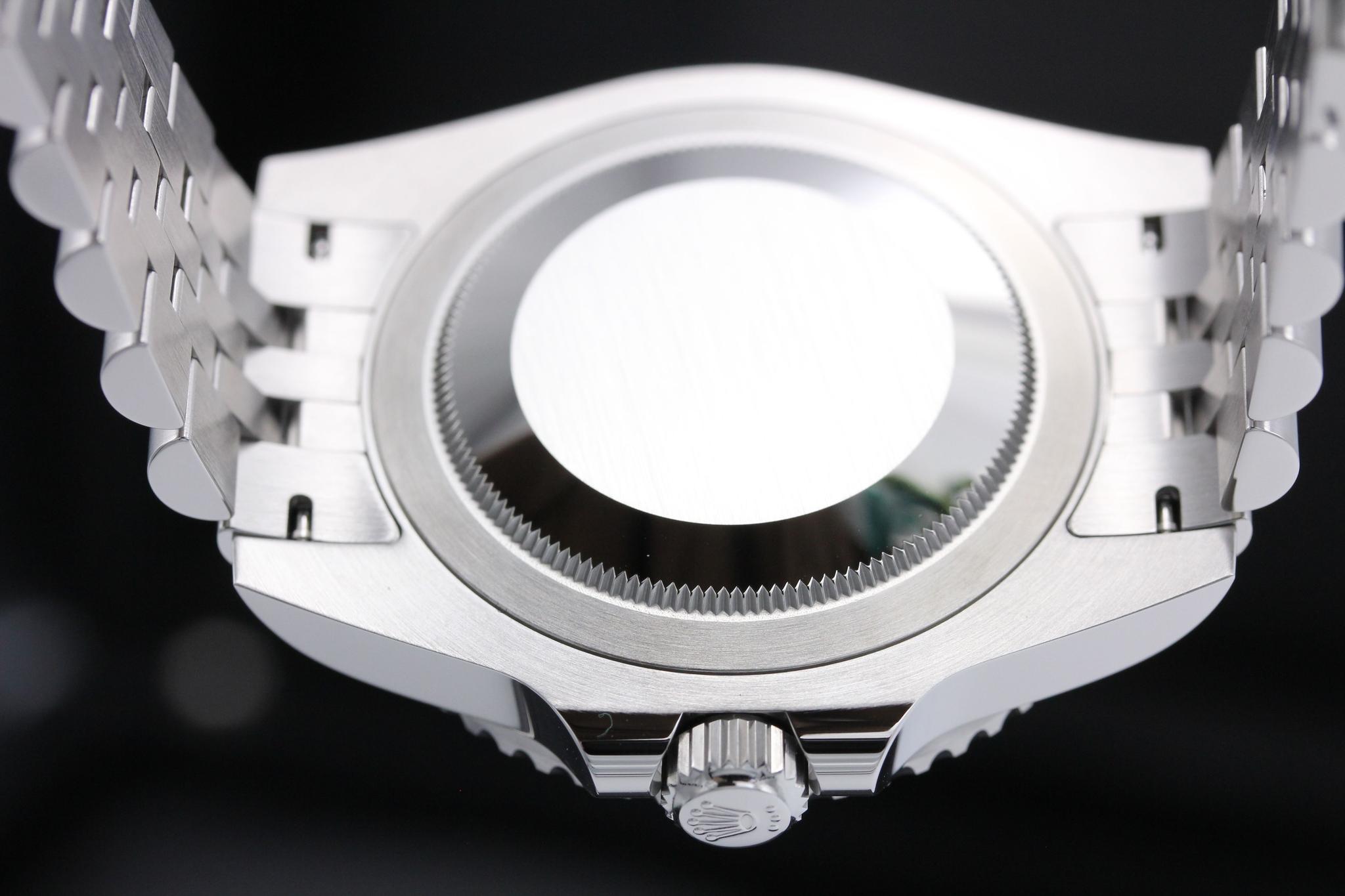 Watch Image 7