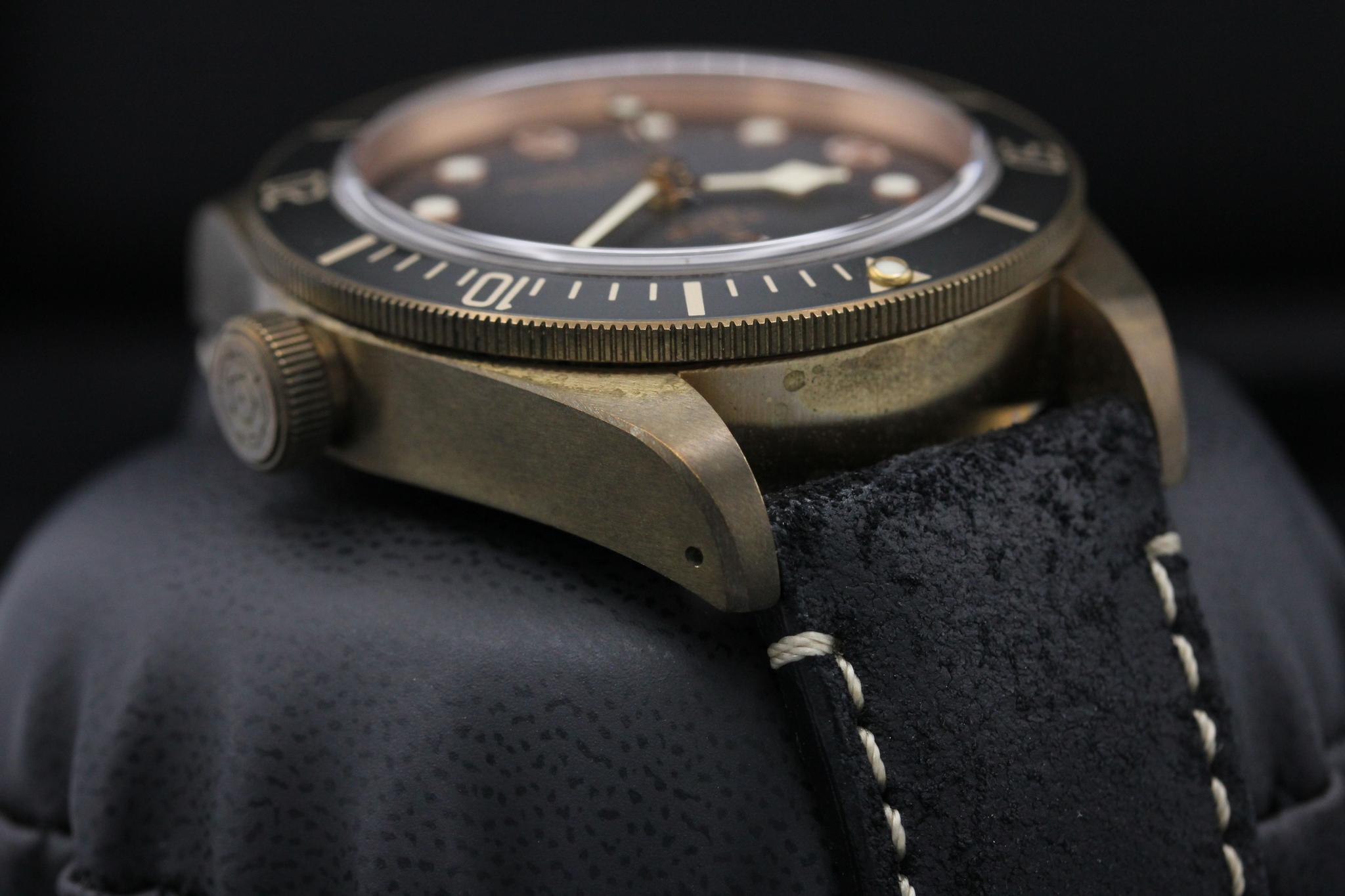 Watch Image 4